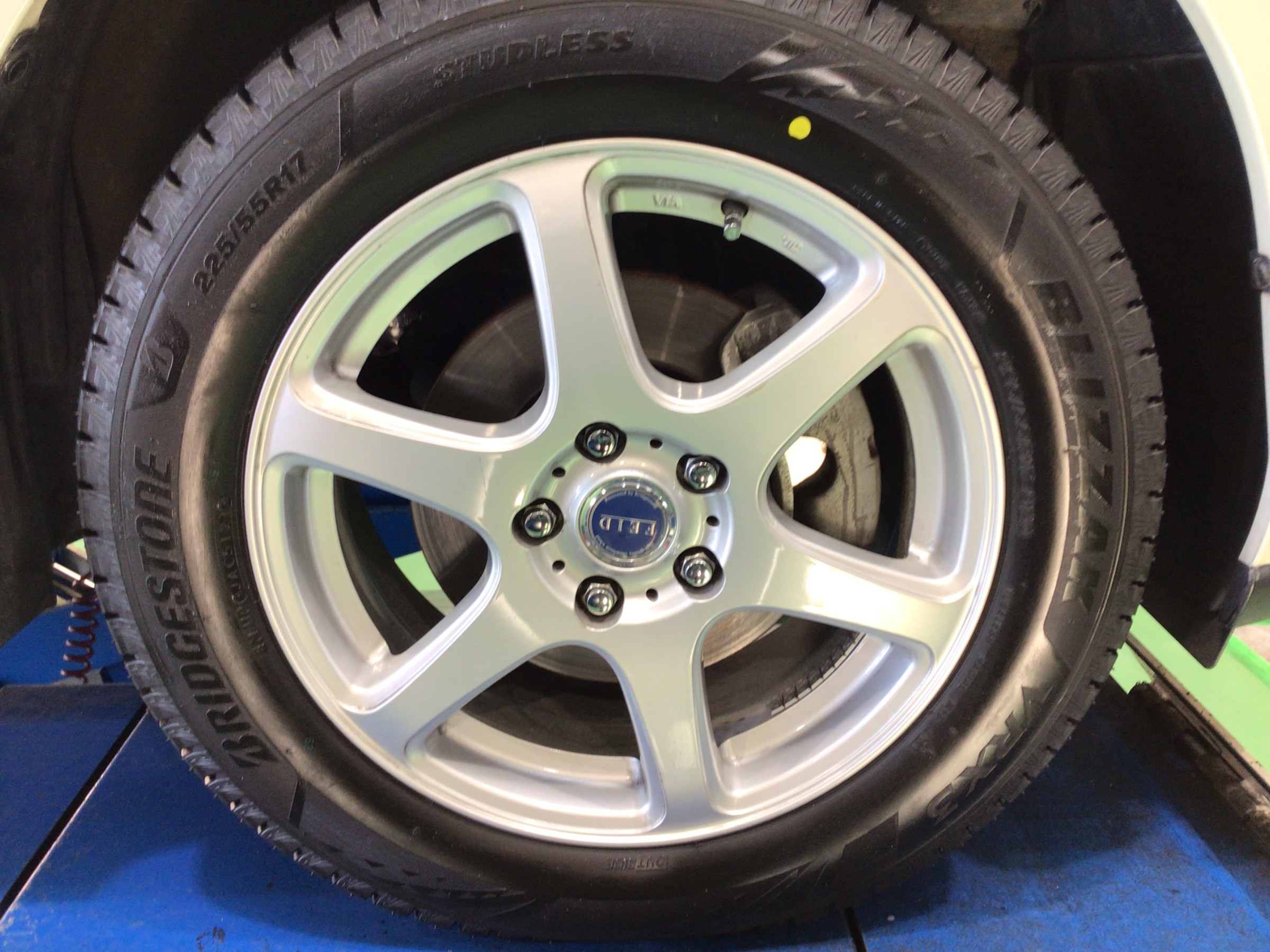 値下げ！215/55R17 wedsアルミ タイヤバリ山 30エスティマに 楽天市場】【5日(火)5の付く日限定クーポン!!】【タイヤ交換対象