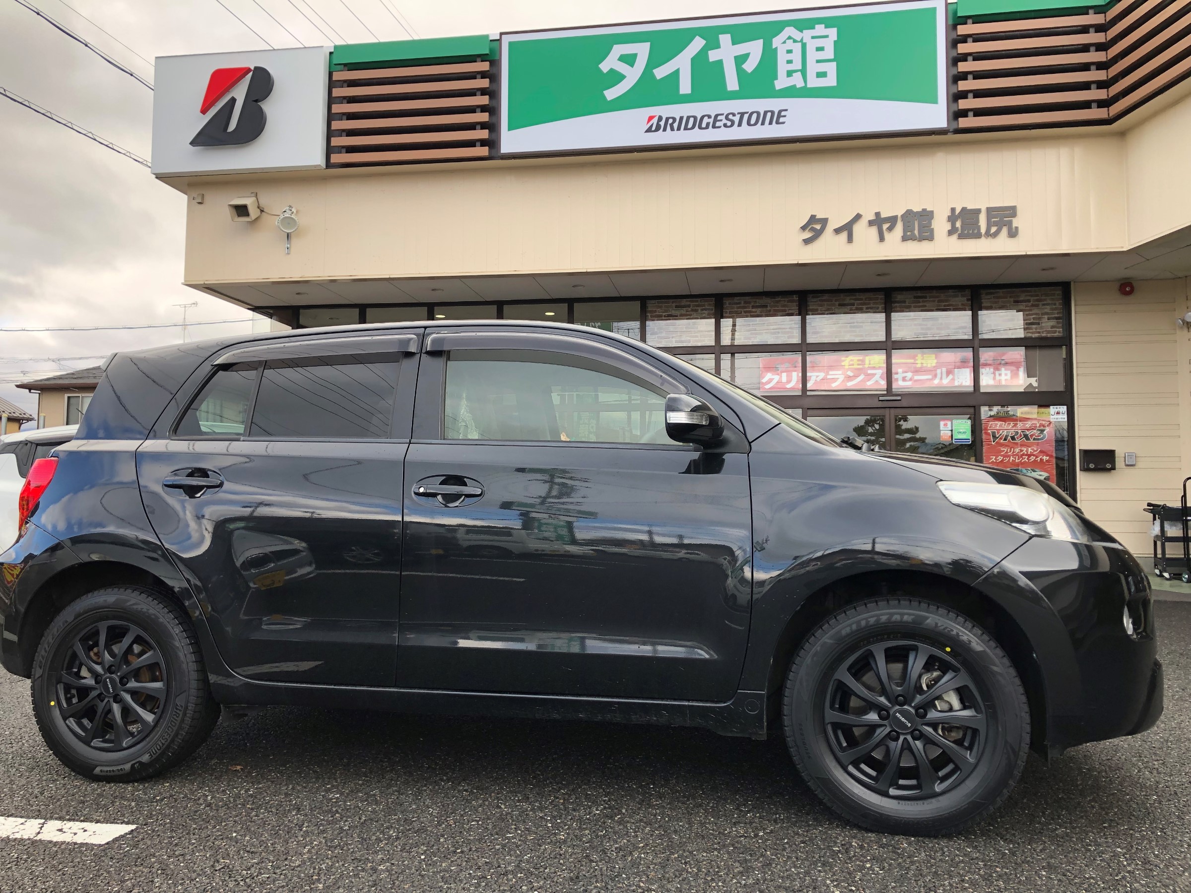 トヨタイスト×バルミナＴＲ１０×マットブラックカラー | トヨタ イスト
