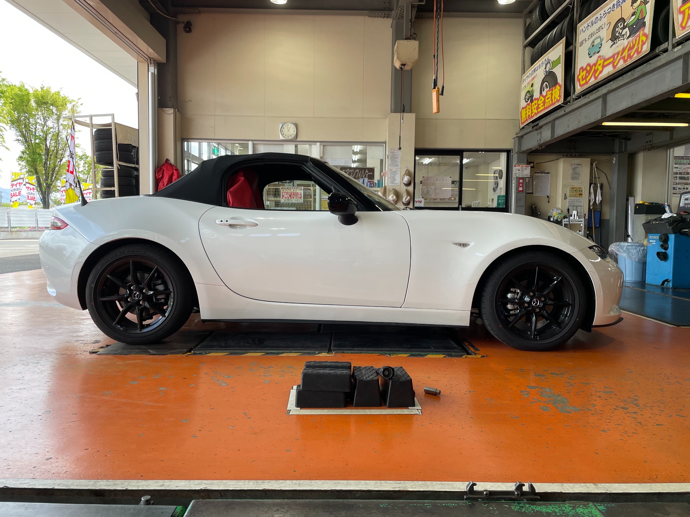 マツダ ロードスターに車高調取り付け マツダ ロードスター その他 パーツ取付 足回り関係取付 作業日誌 商品紹介 タイヤ館 則松 タイヤからはじまる トータルカーメンテナンス タイヤ館グループ