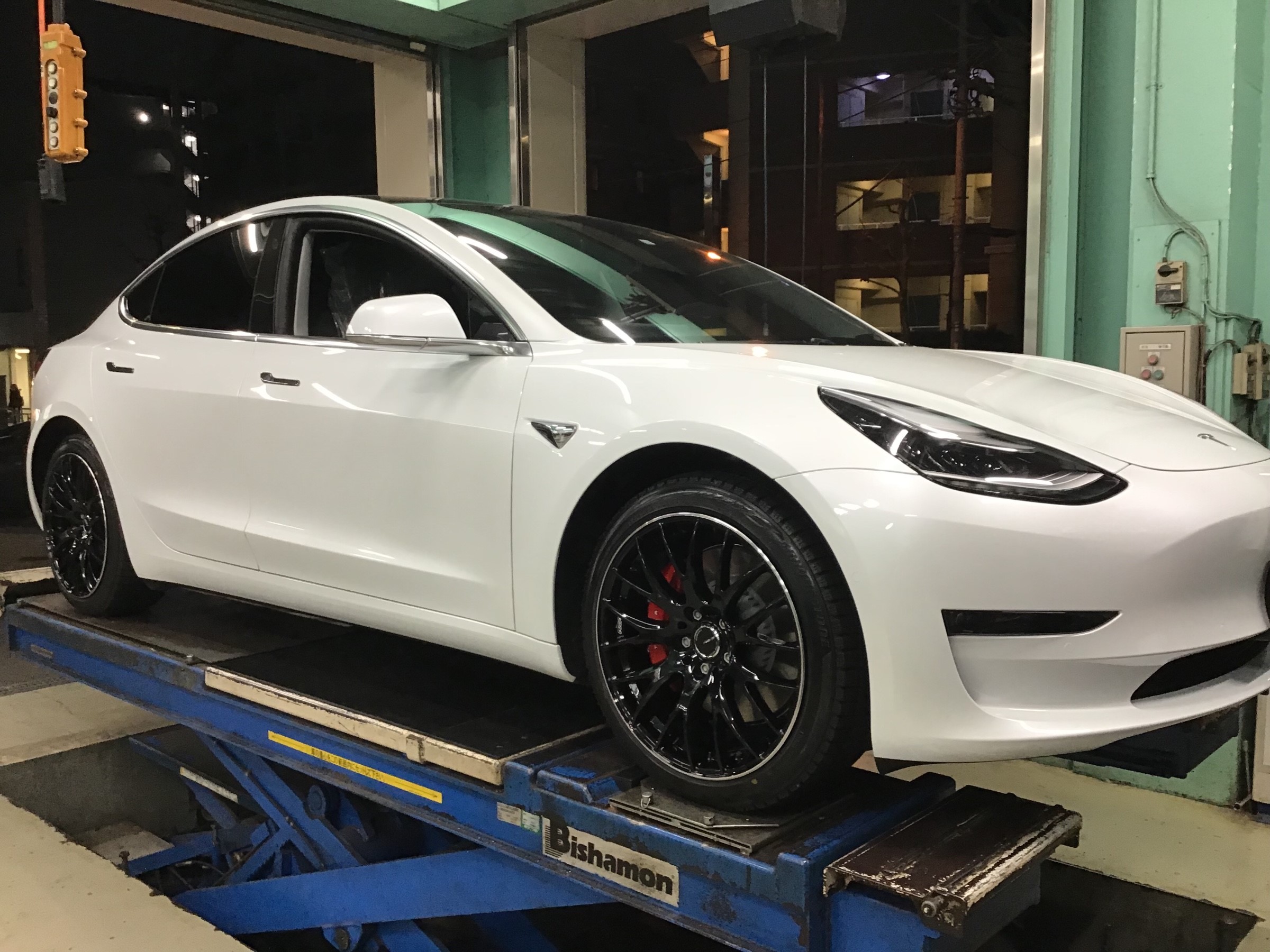 テスラ モデル３ | テスラ Model 3 ホイール | スタッフ日記 | タイヤ