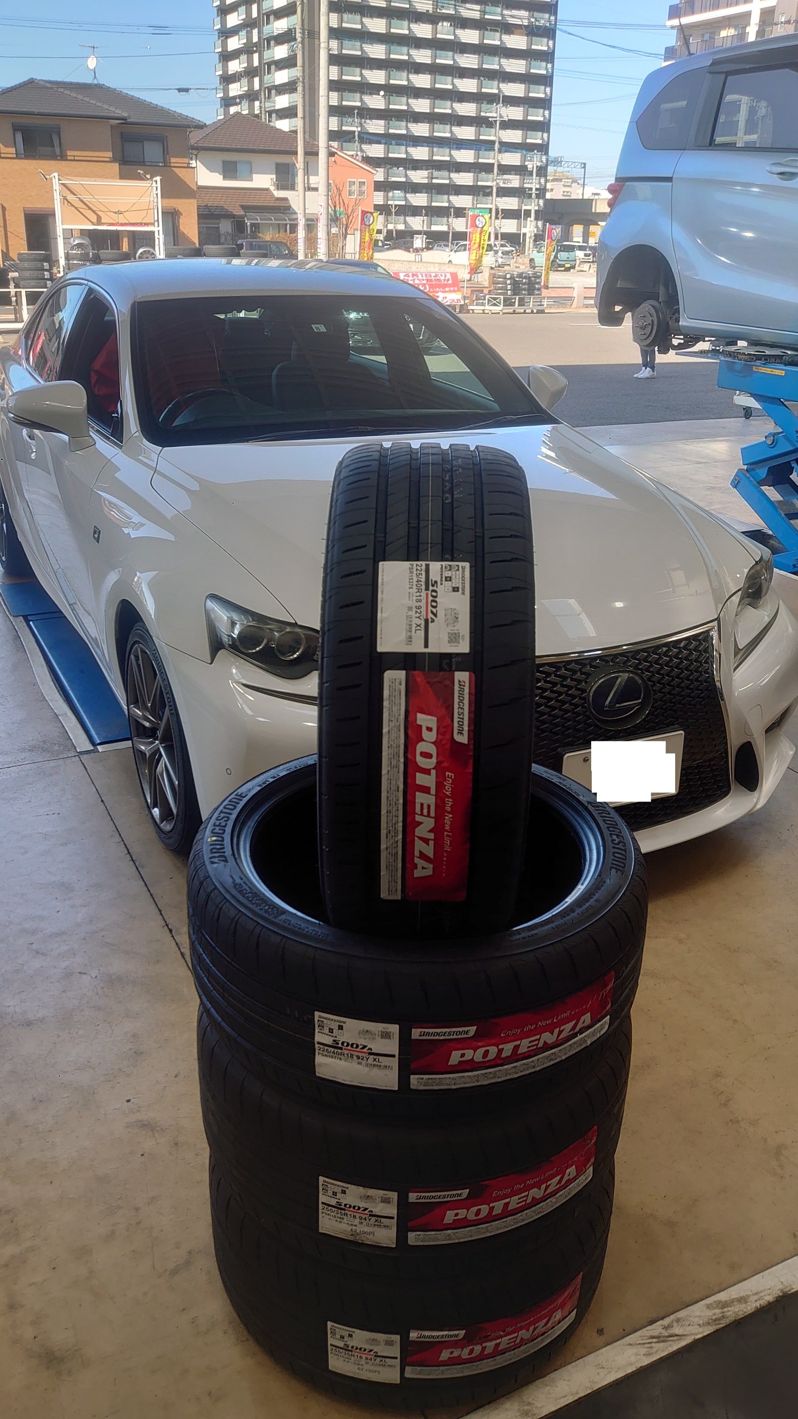 レクサス IS300h F SPORTS タイヤ交換+アライメント調整 225/45R18 255