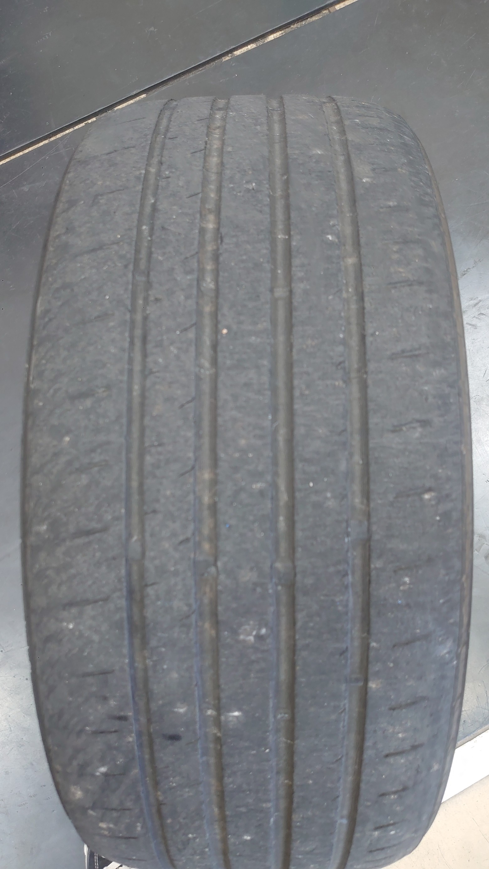 レクサス IS300h タイヤ交換＋アライメント調整 225/40R18 255/35R18