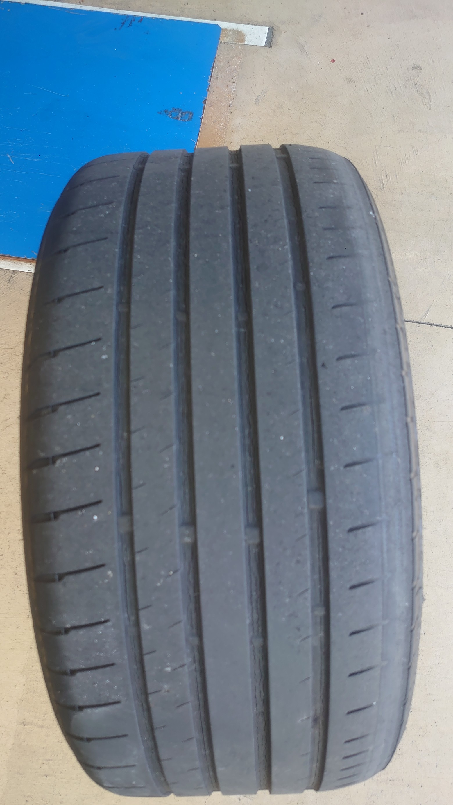 レクサス IS300h タイヤ交換＋アライメント調整 225/40R18 255