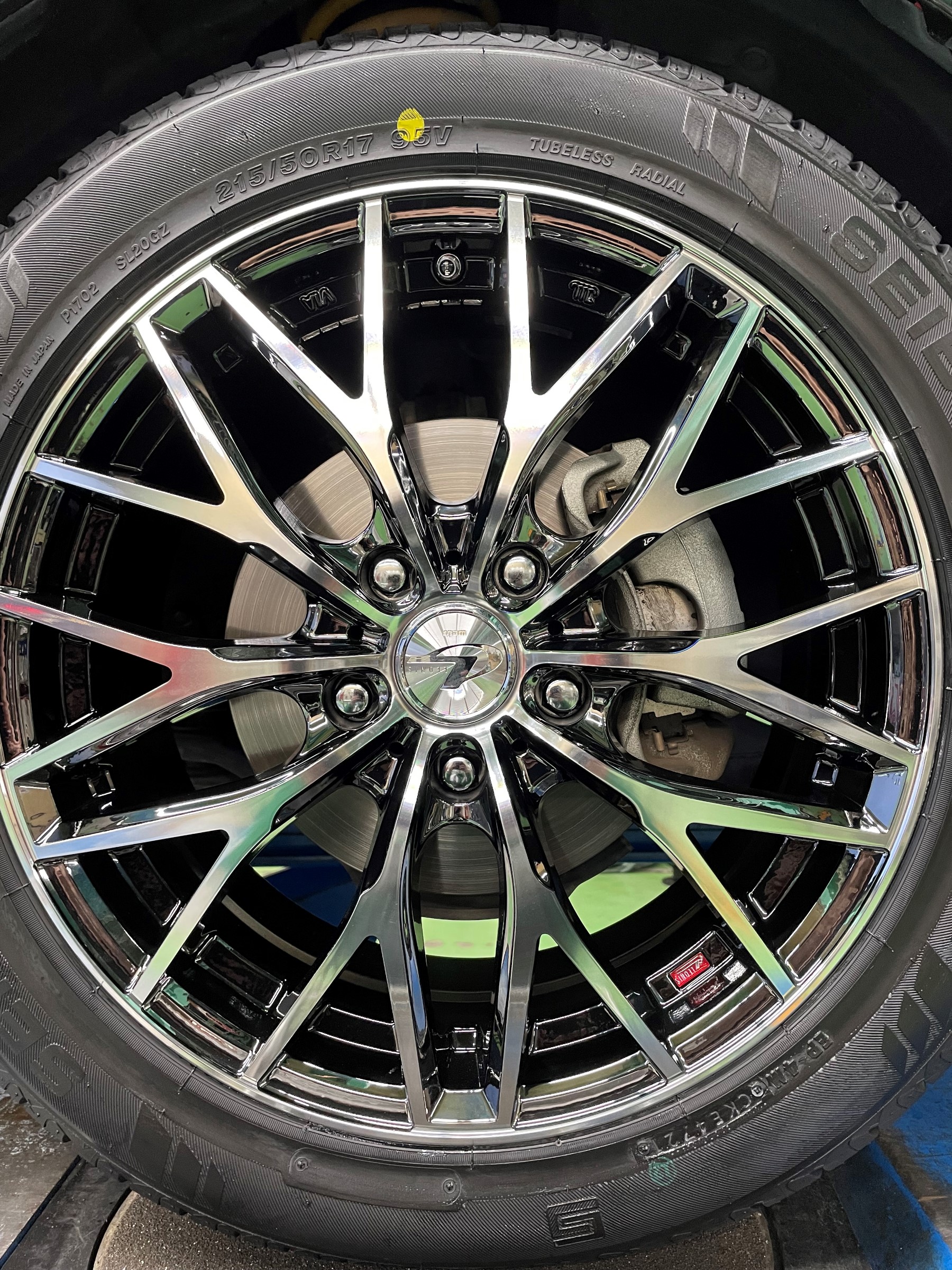 プリウスα(ZVW30W)にタイヤ・ホイールSET取り付け♪ | トヨタ プリウス