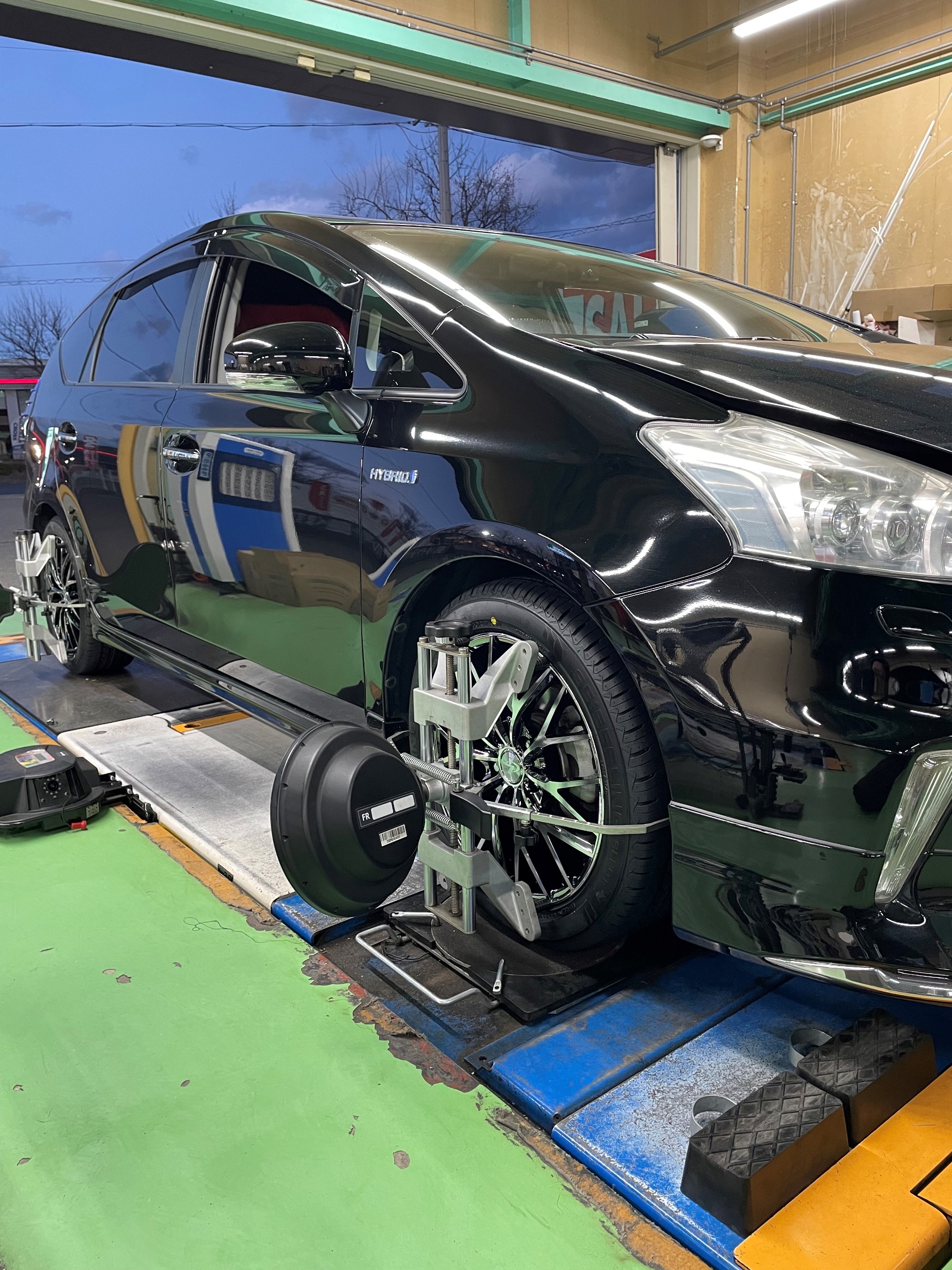 プリウスα(ZVW30W)にタイヤ・ホイールSET取り付け♪ | トヨタ プリウス