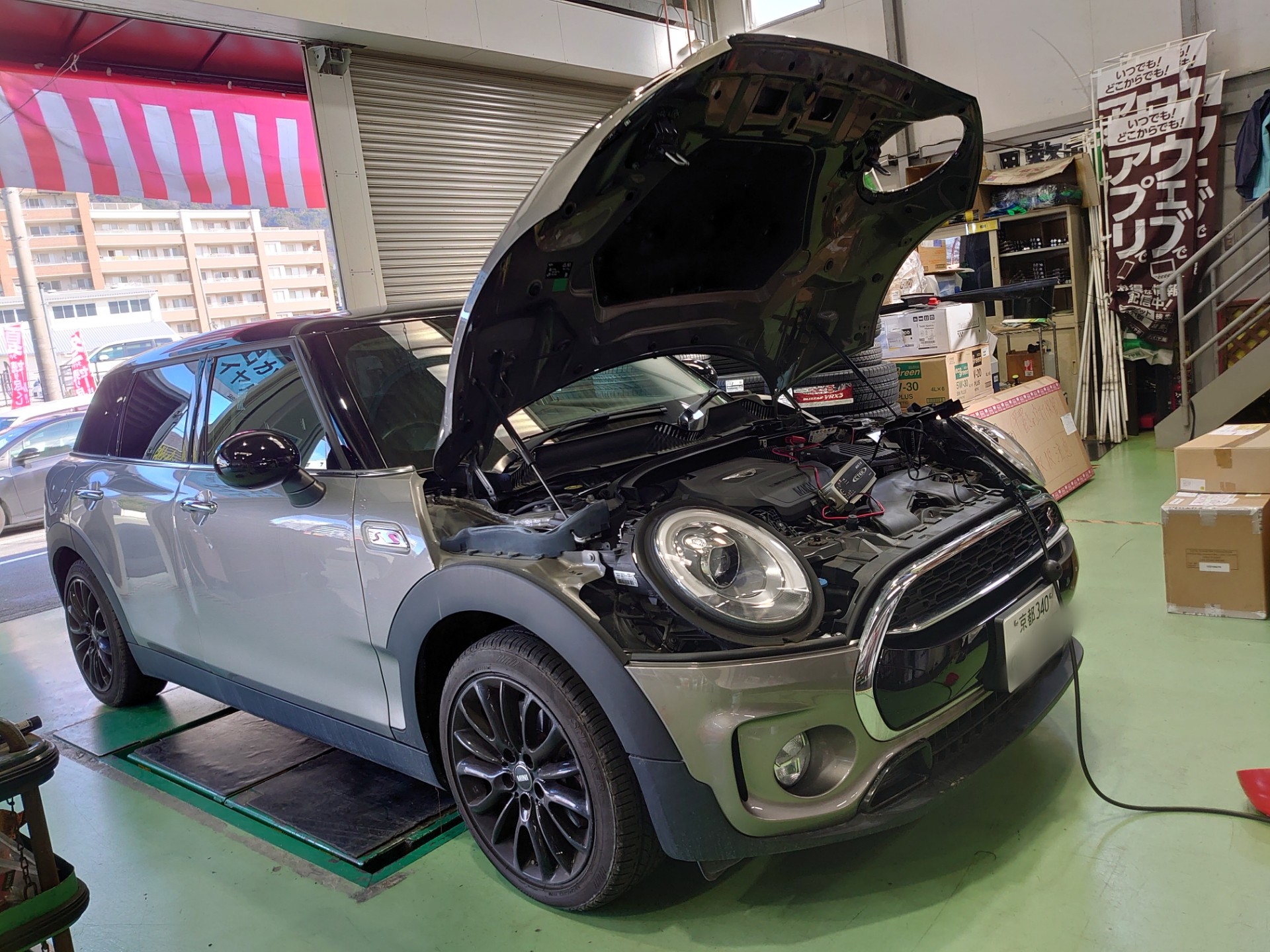 本日 Bmw Mini F54 クラブマン クーパーsd 突然のバッテリー上がりで困って緊急ピットインされました Bmw Mini メンテナンス商品 その他 無料安全点検 技術サービス施工事例 タイヤ館 福岡東 タイヤからはじまる トータルカーメンテナンス タイヤ館グループ