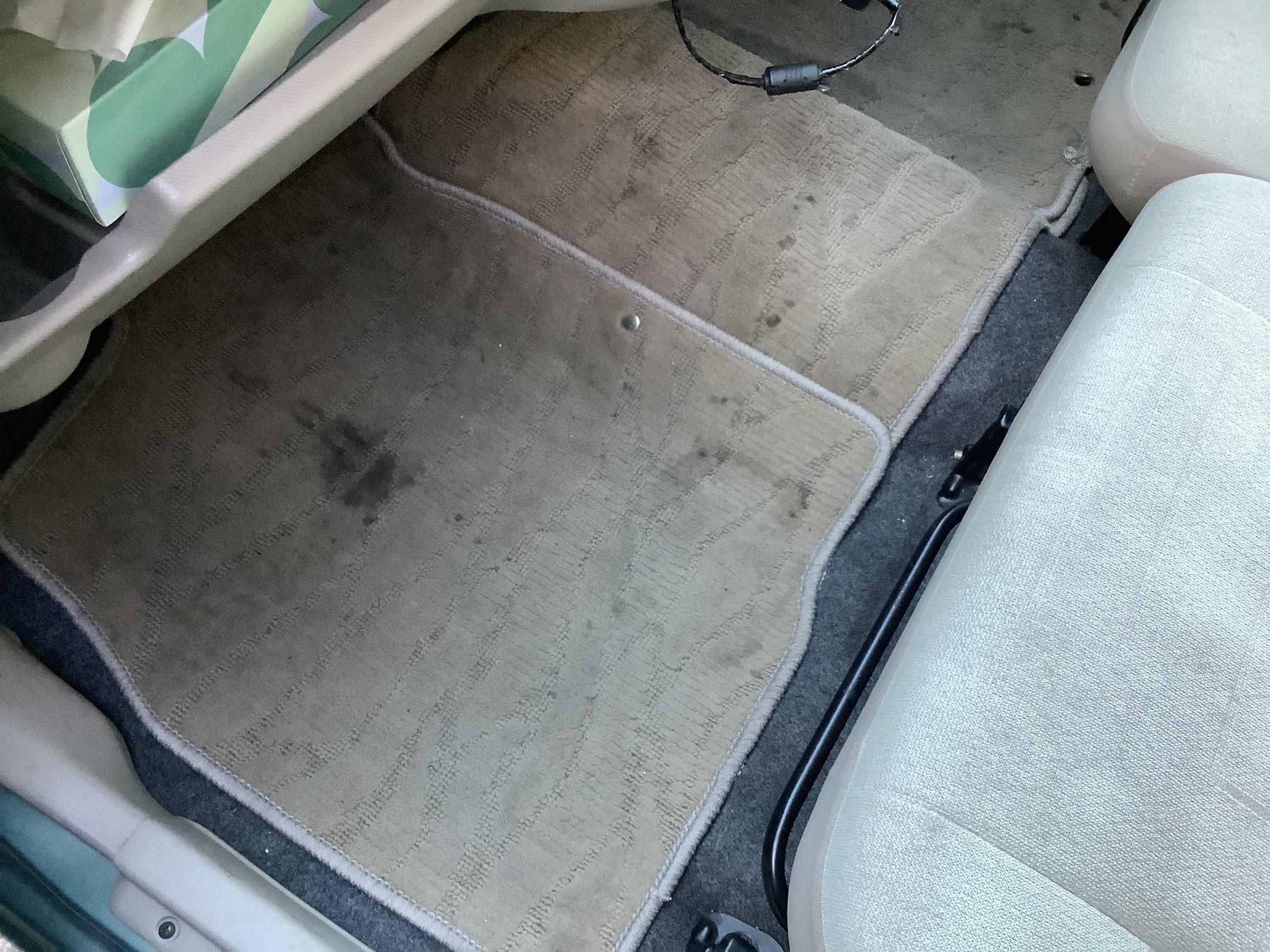 代車 フロアマットクリーニングしました 三菱 Ekワゴン その他 サービス事例 タイヤ館 梅坪 愛知県 三重県のタイヤ カー用品ショップ タイヤからはじまる トータルカーメンテナンス タイヤ館グループ