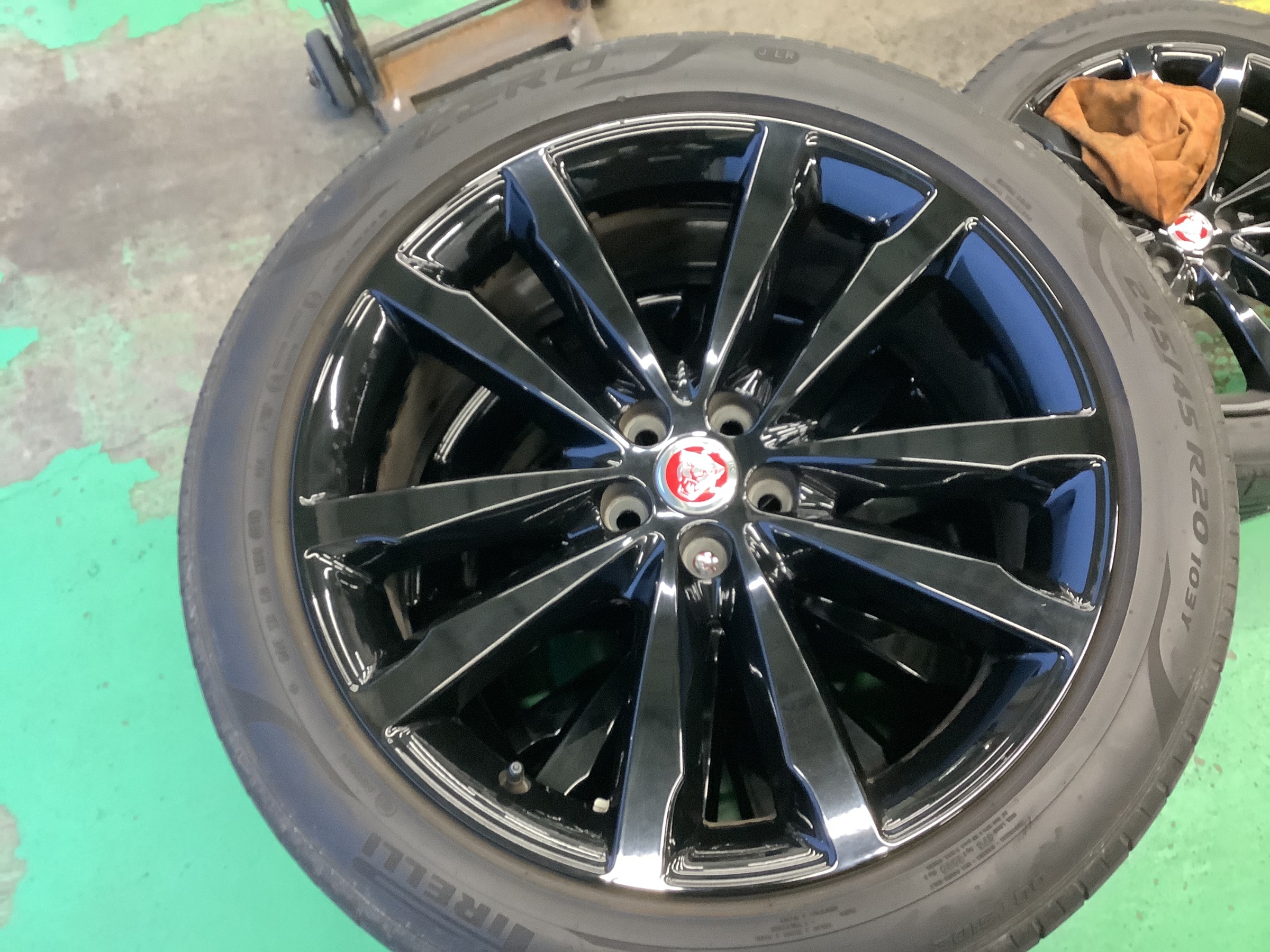 ジャガー・E-PACE〜タイヤ・ホイールセット(DM-V3) | ジャガー