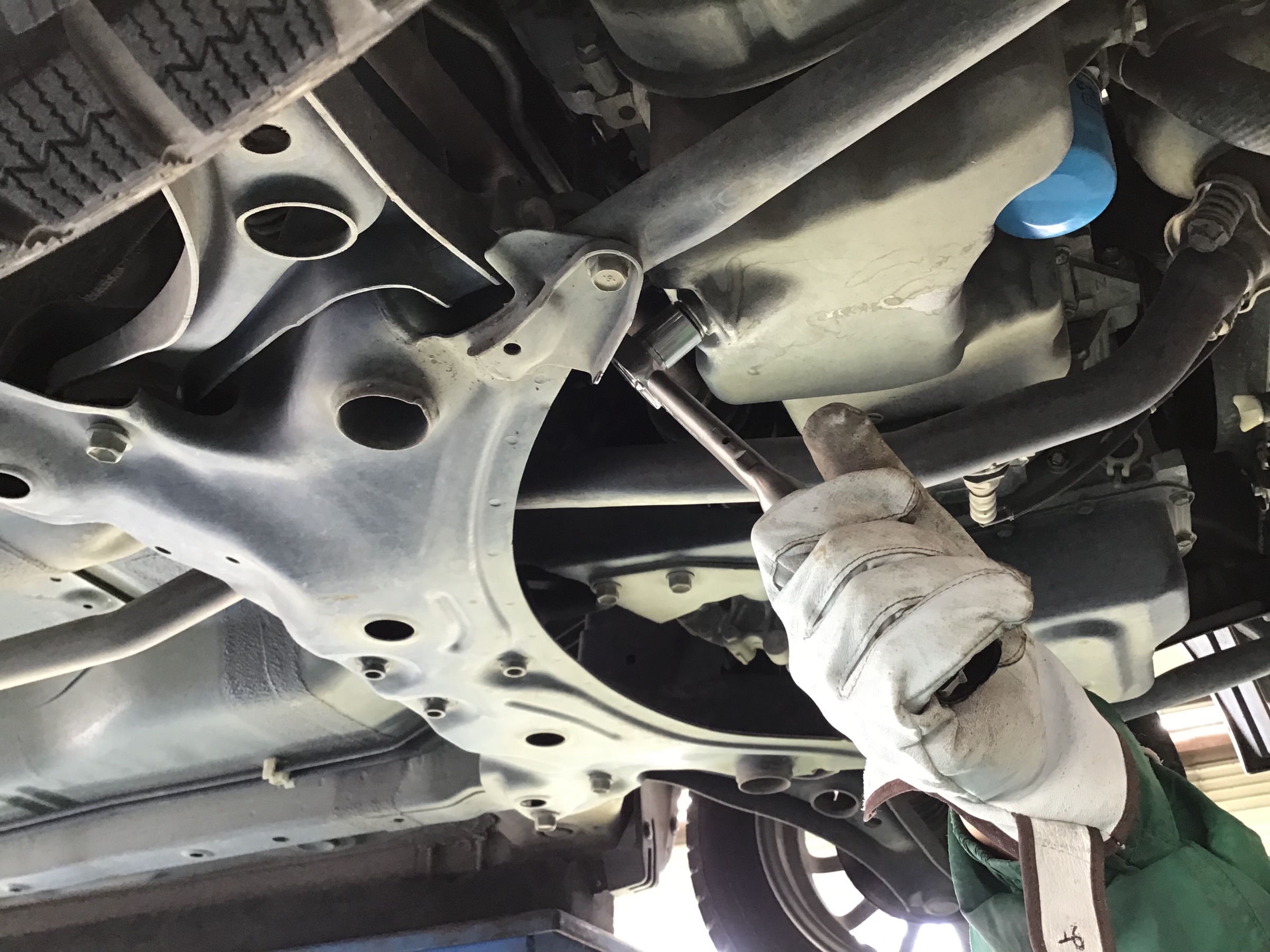 ニッサン【モコ】エンジンオイル・エレメント交換＼(^o^)／ | 日産