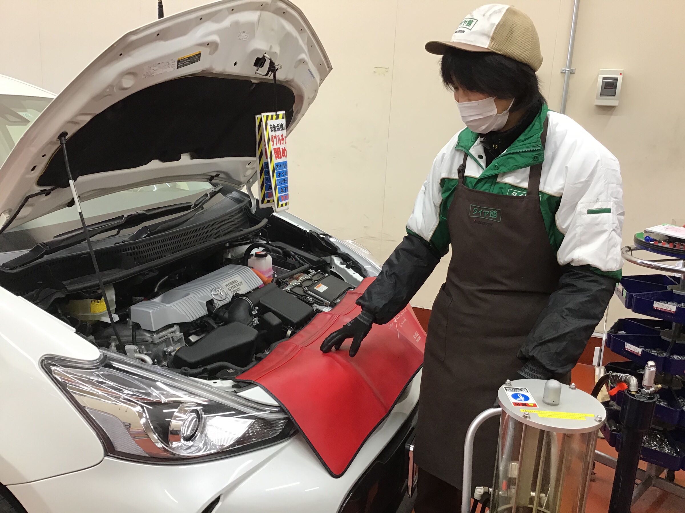 プリウスa オイル交換 トヨタ プリウスa メンテナンス商品 オイル関連 エンジンオイル交換 サービス事例 タイヤ館 水戸河和田 タイヤからはじまる トータルカーメンテナンス タイヤ館グループ