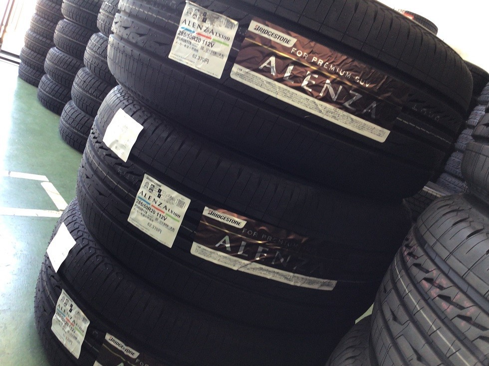 ランクル200 285/60R18 スタッドレス4本 ランドクルーザー200 純正4本セット285/60R/18スタッドレスタイヤ装着