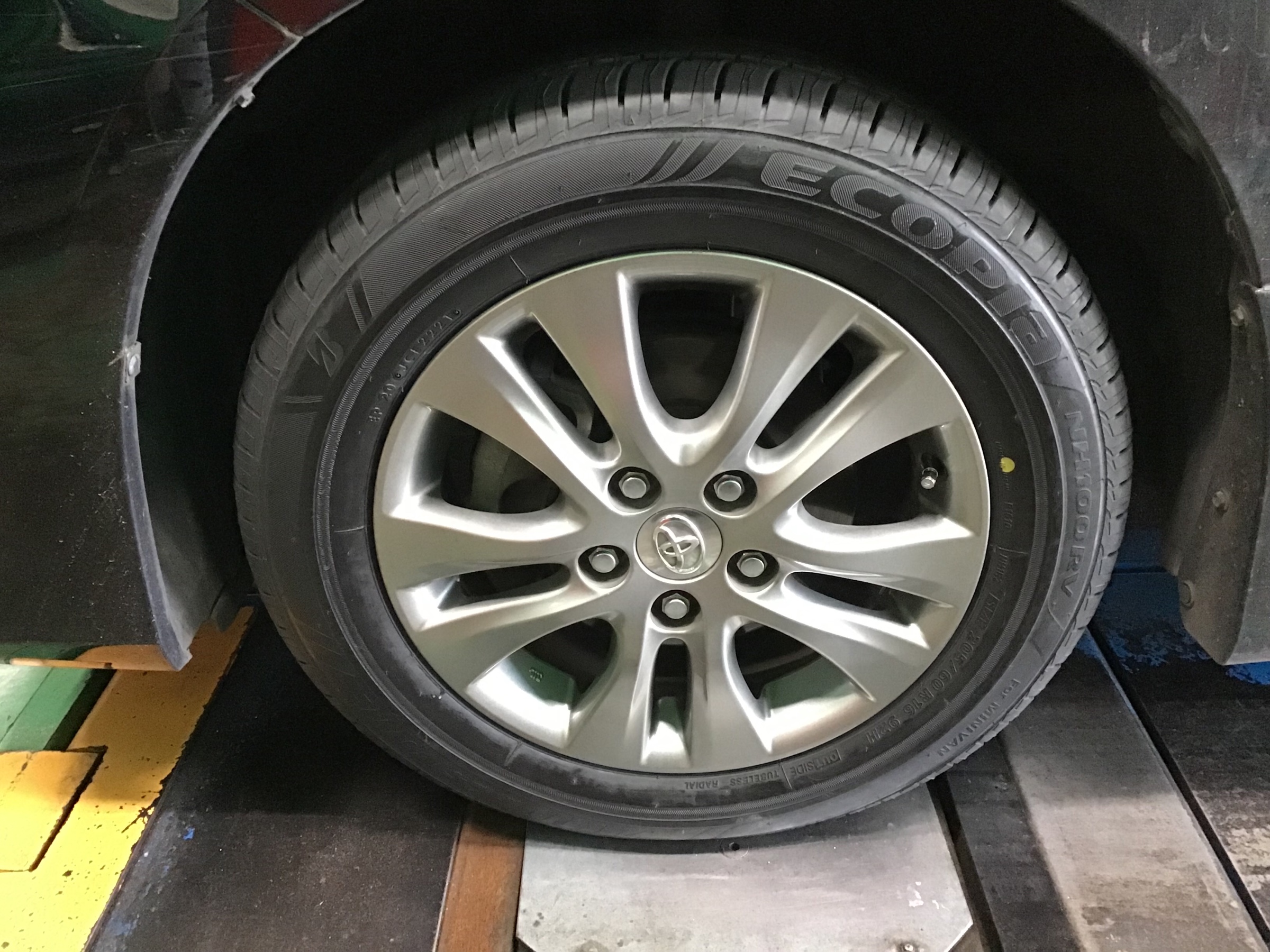 トヨタヴォクシー新車装着タイヤ205/60R16 4本セット トヨタヴォクシー新車装着タイヤ205/60R16 4本セット トヨタヴォクシー