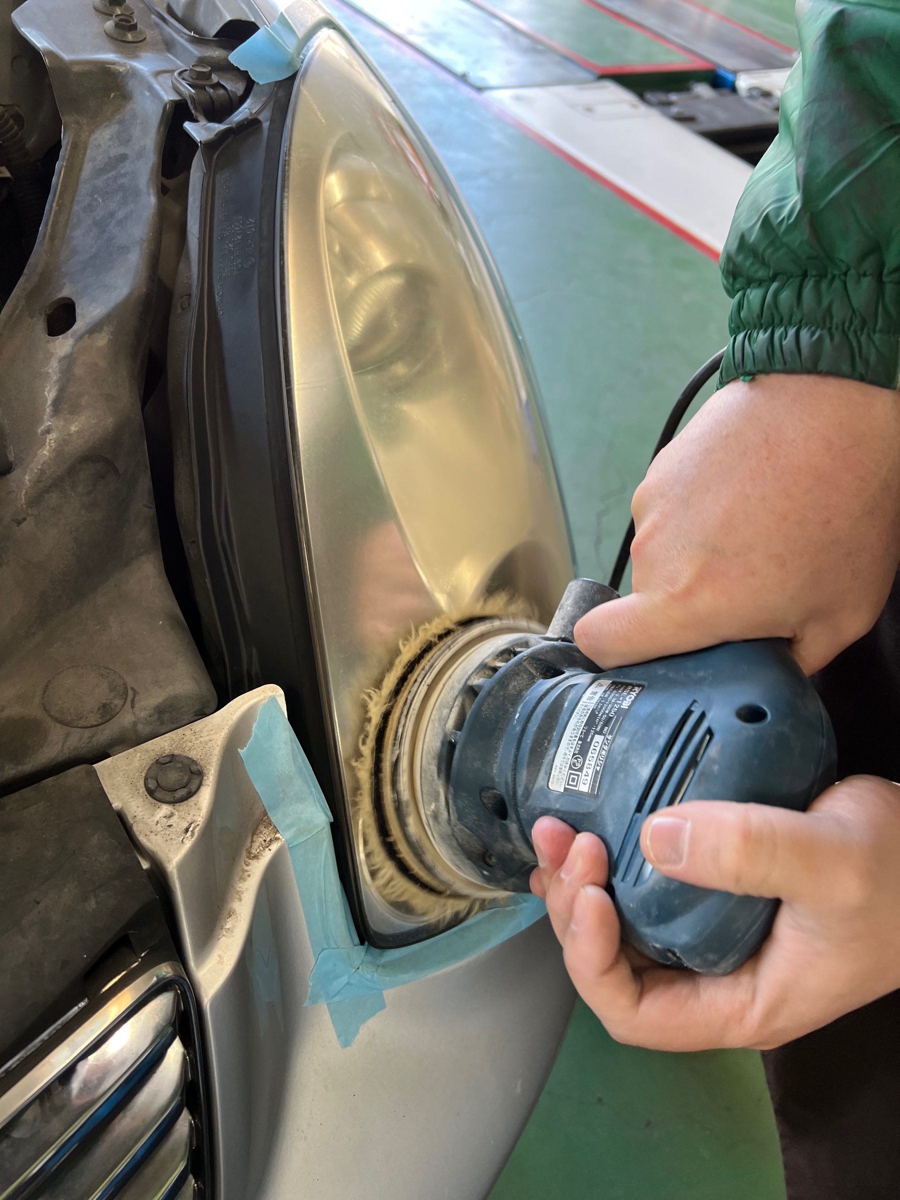 くすみや黄ばみが気になったら ヘッドライトコーティングで新車のような美しさに メンテナンス商品 外装 内装取付 ヘッドライトクリーニング コーティング始めました サービス事例 タイヤ館 西条 タイヤからはじまる トータルカーメンテナンス タイヤ館