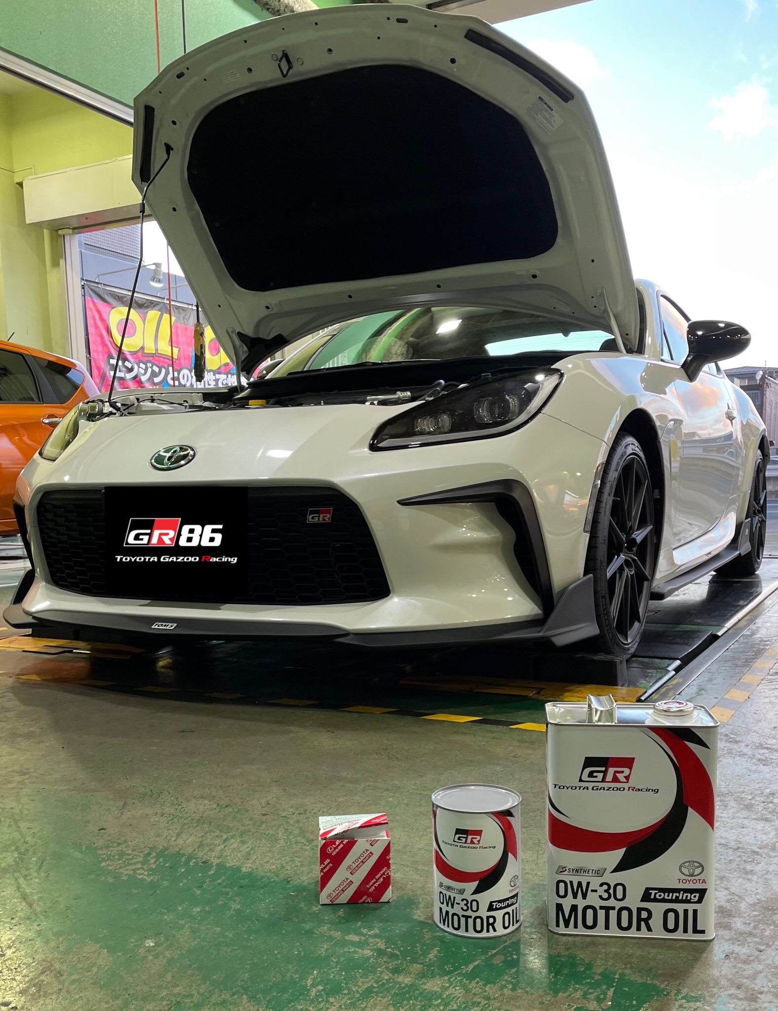 Gr86 エンジンオイル エレメント交換 トヨタ 86 メンテナンス商品 オイル関連 エンジンオイル交換 サービス事例 タイヤ館 春日井 愛知県 三重県のタイヤ カー用品ショップ タイヤからはじまる トータルカーメンテナンス タイヤ館グループ
