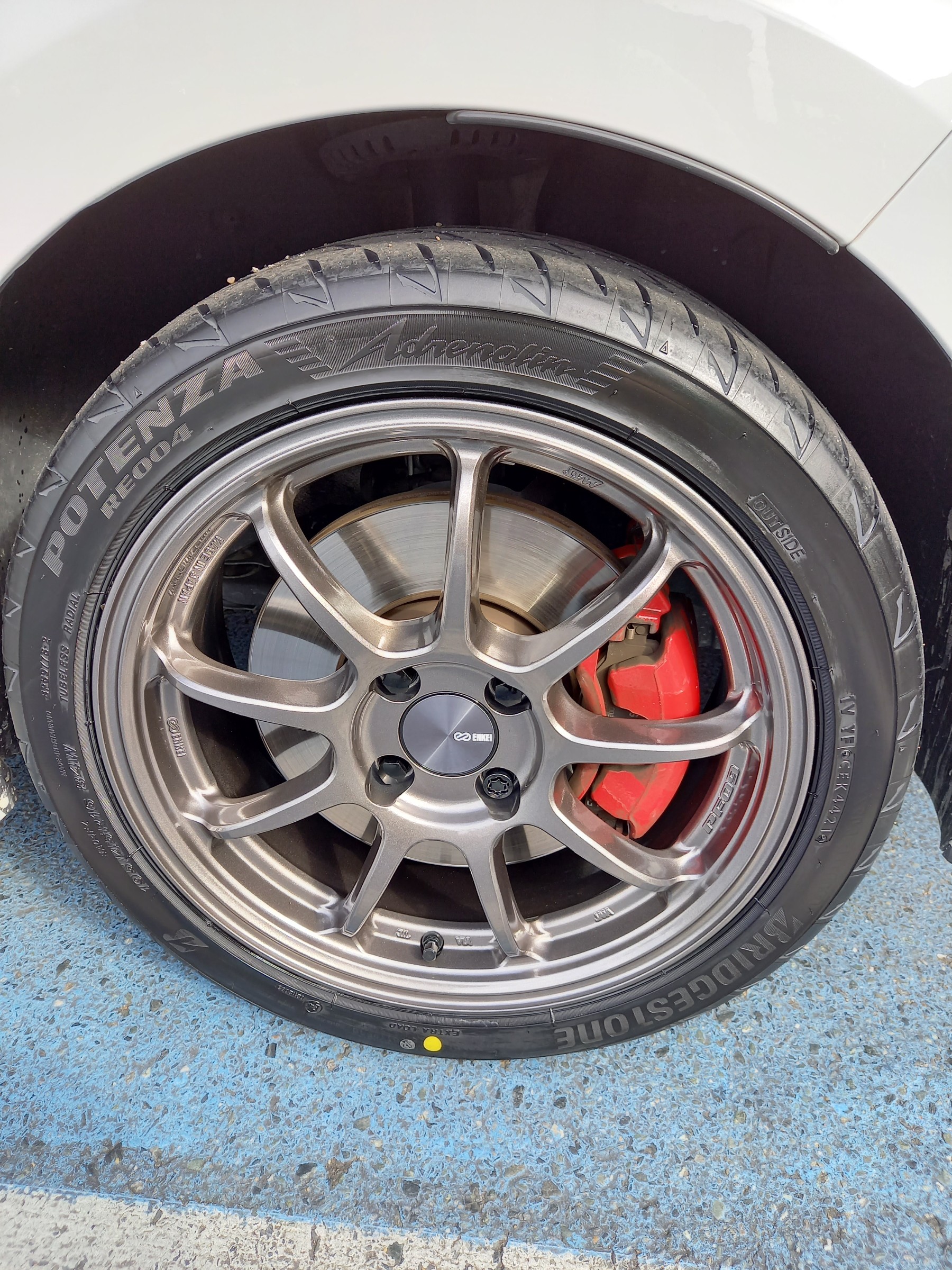 フォルクスワーゲン up! GTI タイヤ交換 アルミホイール交換