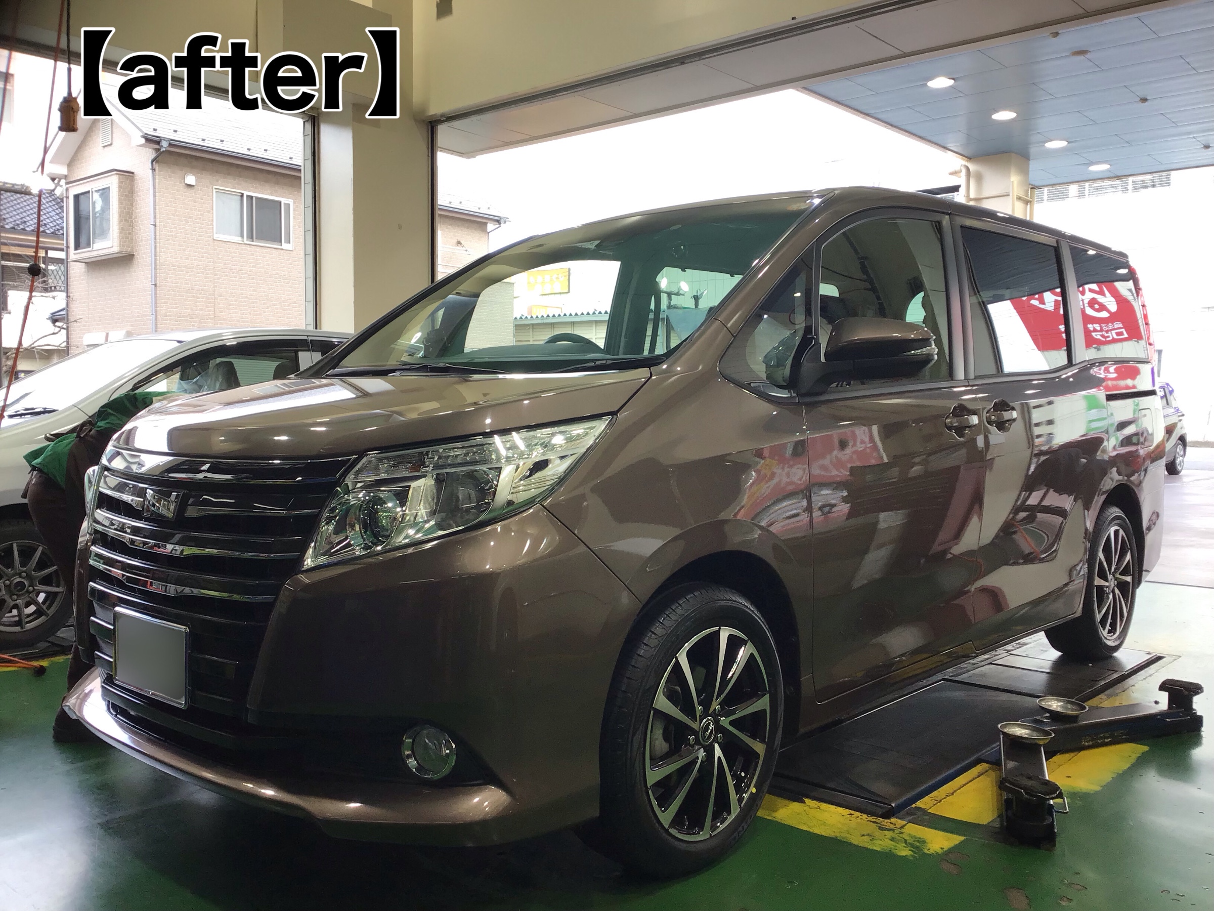 TOYOTA ノア × タイヤ・ホイールセット取付 | トヨタ ノア | サービス