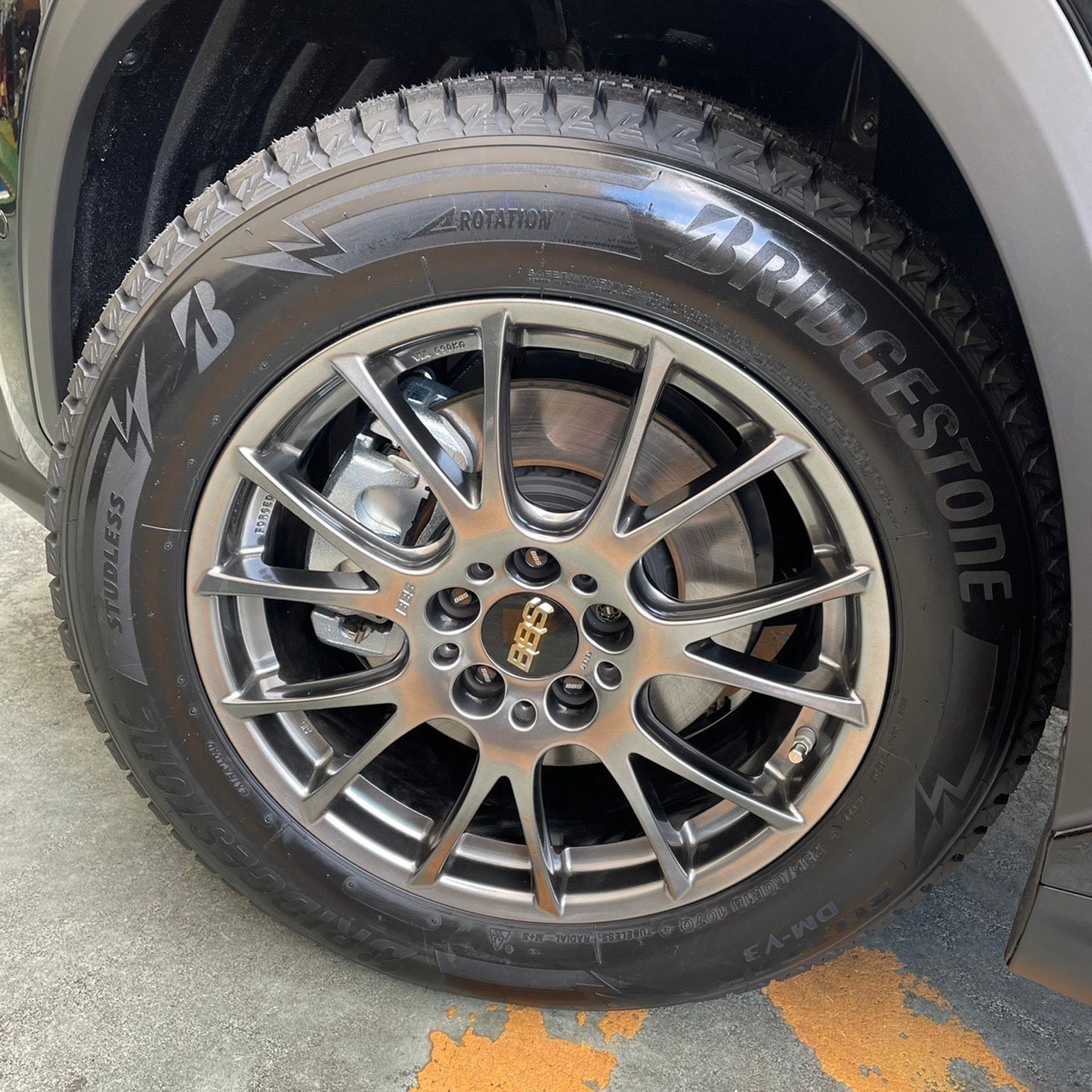 新型!!レクサス NX350h スタッドレス装着しました♪ | レクサス NX