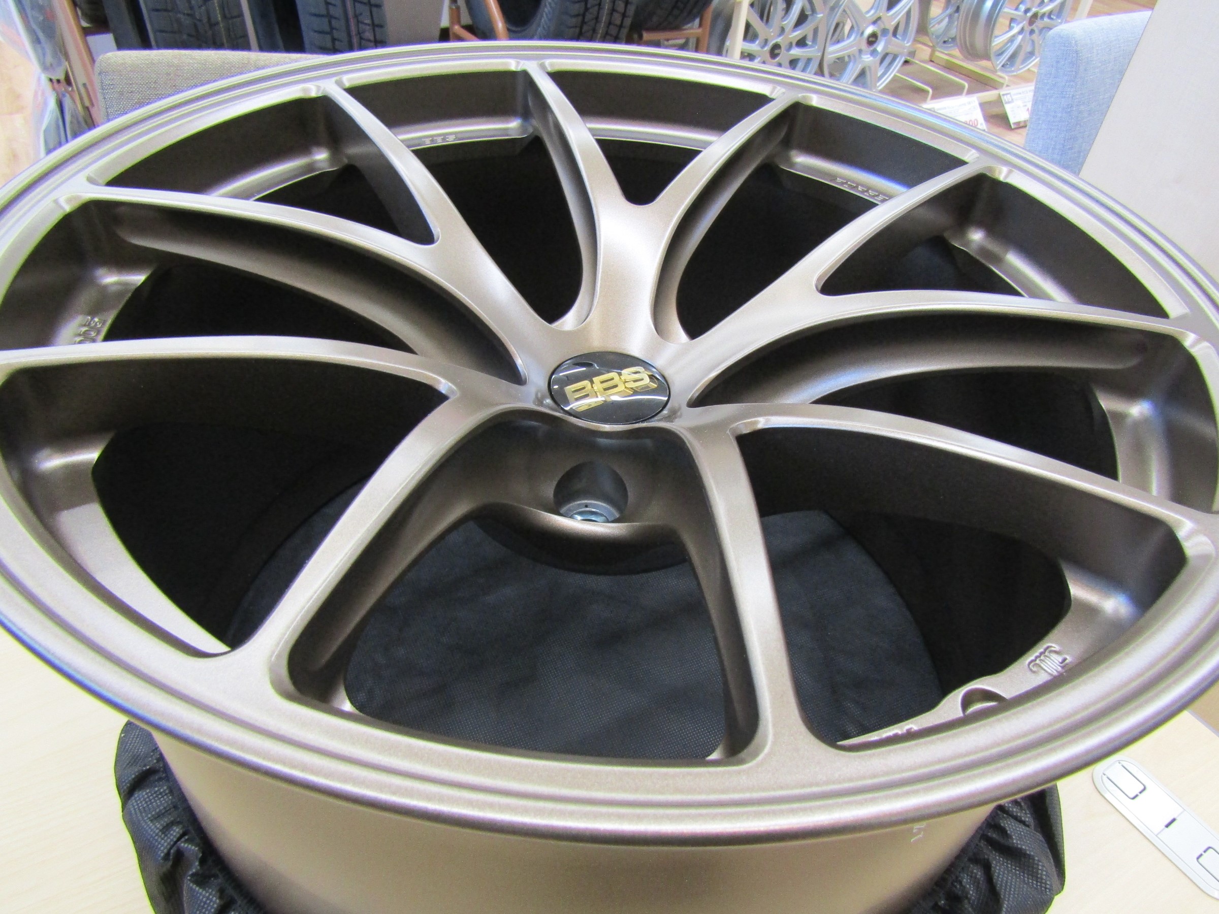 朝*き様 RS3純正ホイール(BBS)&タイヤ　 カラーS5のガンメタ　バリ山 朝*き様 RS3純正ホイール(BBS)&タイヤ カラーS5のガンメタ バリ