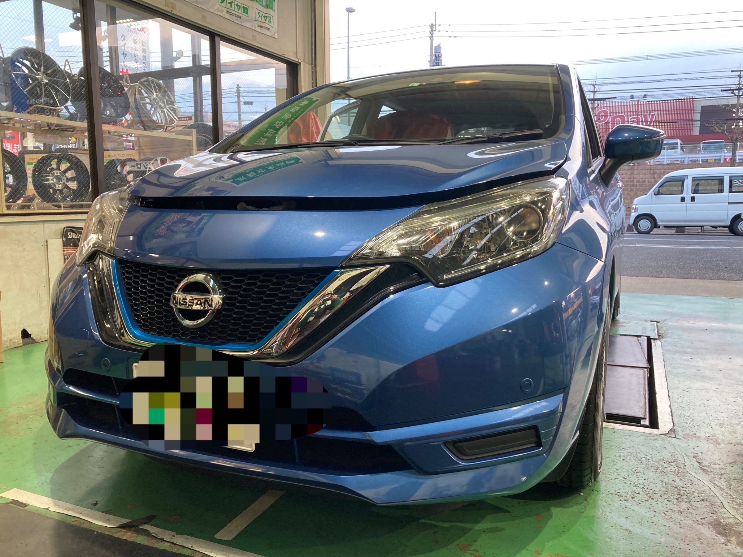 日産 ノート エアコンフィルター と 抗菌 日産 ノート その他 作業取付情報 タイヤ館 小倉北 タイヤからはじまる トータルカーメンテナンス タイヤ館グループ