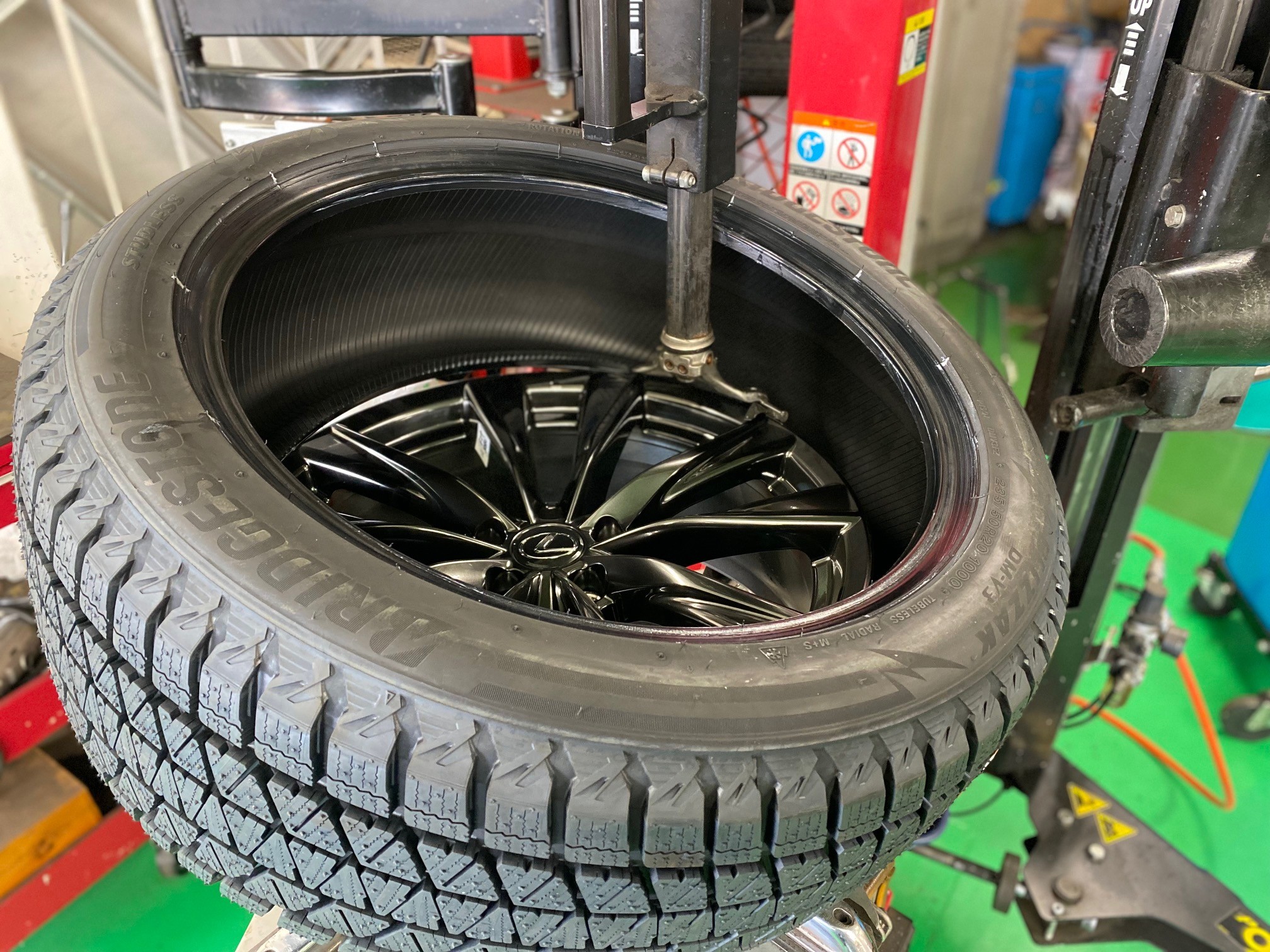 レクサスNX用のスタッドレスタイヤ レクサスNXのスタッドレス～純正サイズ18インチ/20インチのSUV