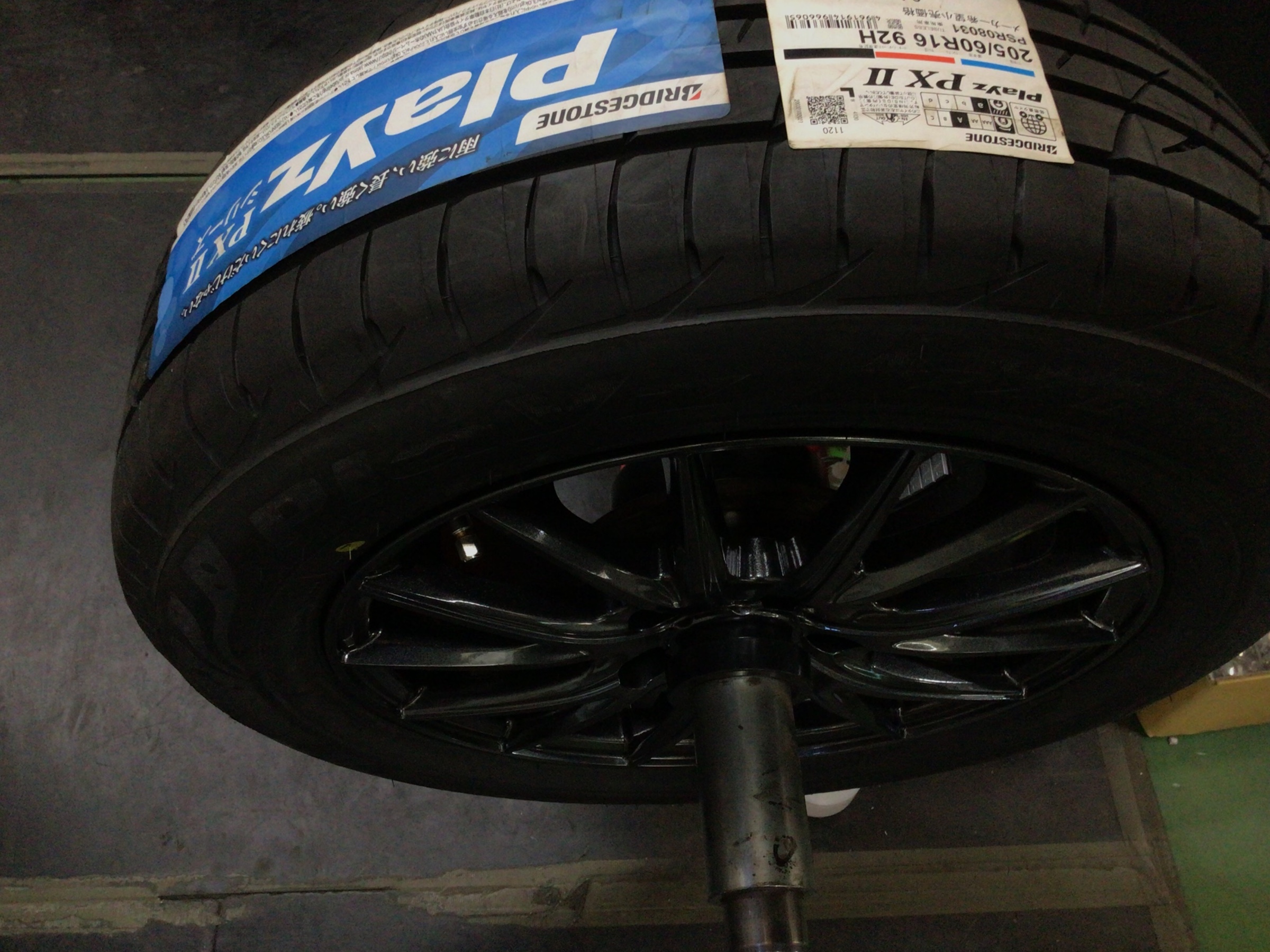 トヨタ プリウスα ホイール＋タイヤ交換 | 店舗おススメ情報 | タイヤ