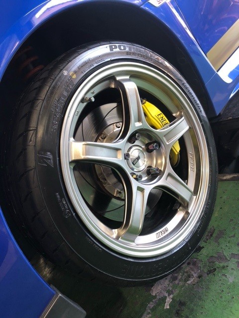 ハイパワースポーツカーにピッタリ!! スバル WRX STI タイヤ交換