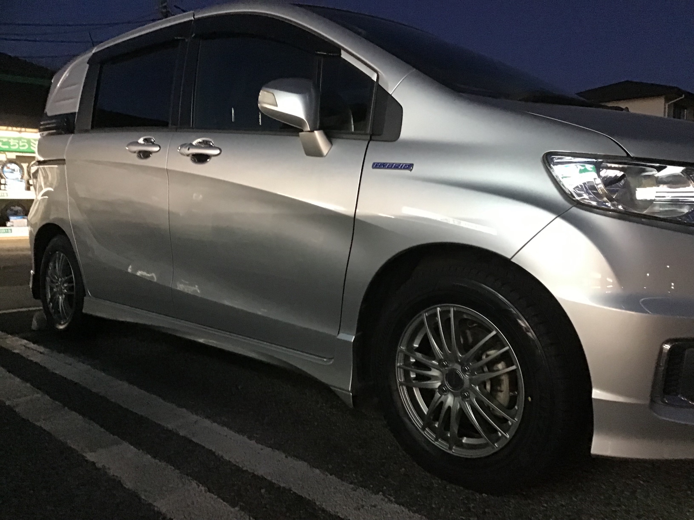 ホンダ・フリードスパイク スタッドレスタイヤ取り付け | ホンダ