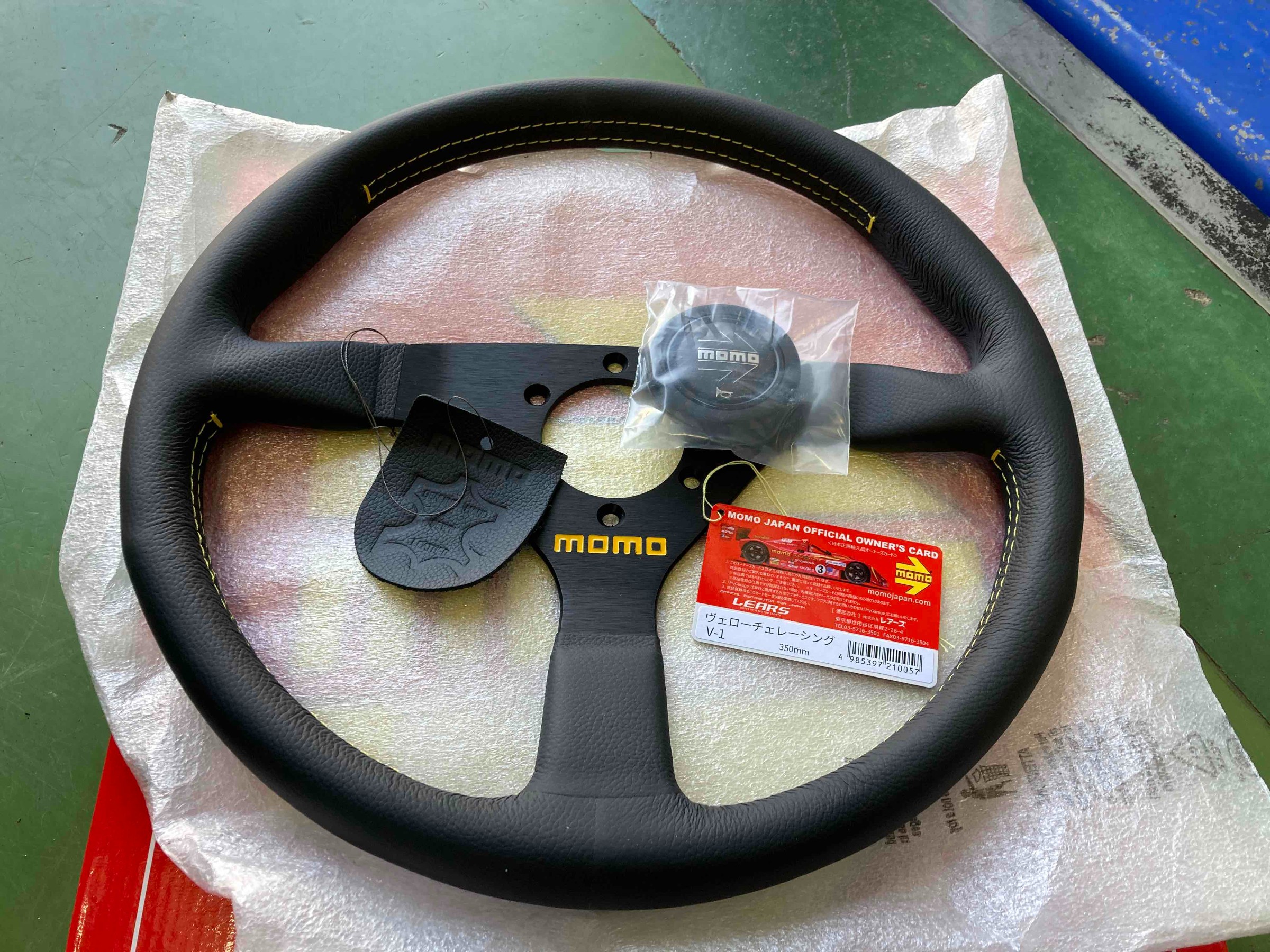 momo ステアリング TEAM 300