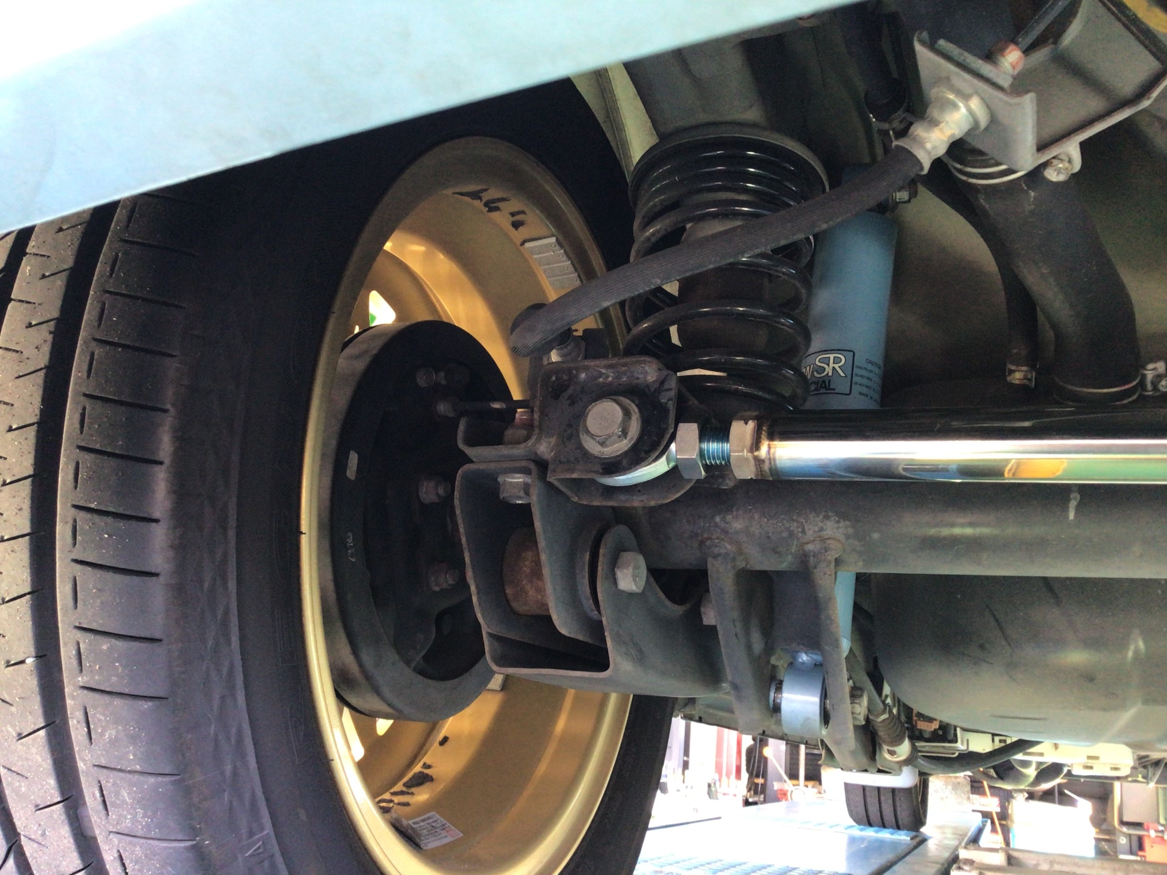 フル乗車で車を運転していると 段差で ザッザッ で擦る音がするんです D 日産 オッティ その他 パーツ取付 足回り関係取付 サービス事例 タイヤ館 綾瀬 神奈川県のタイヤ カー用品ショップ タイヤからはじまる トータルカーメンテナンス タイヤ館グループ