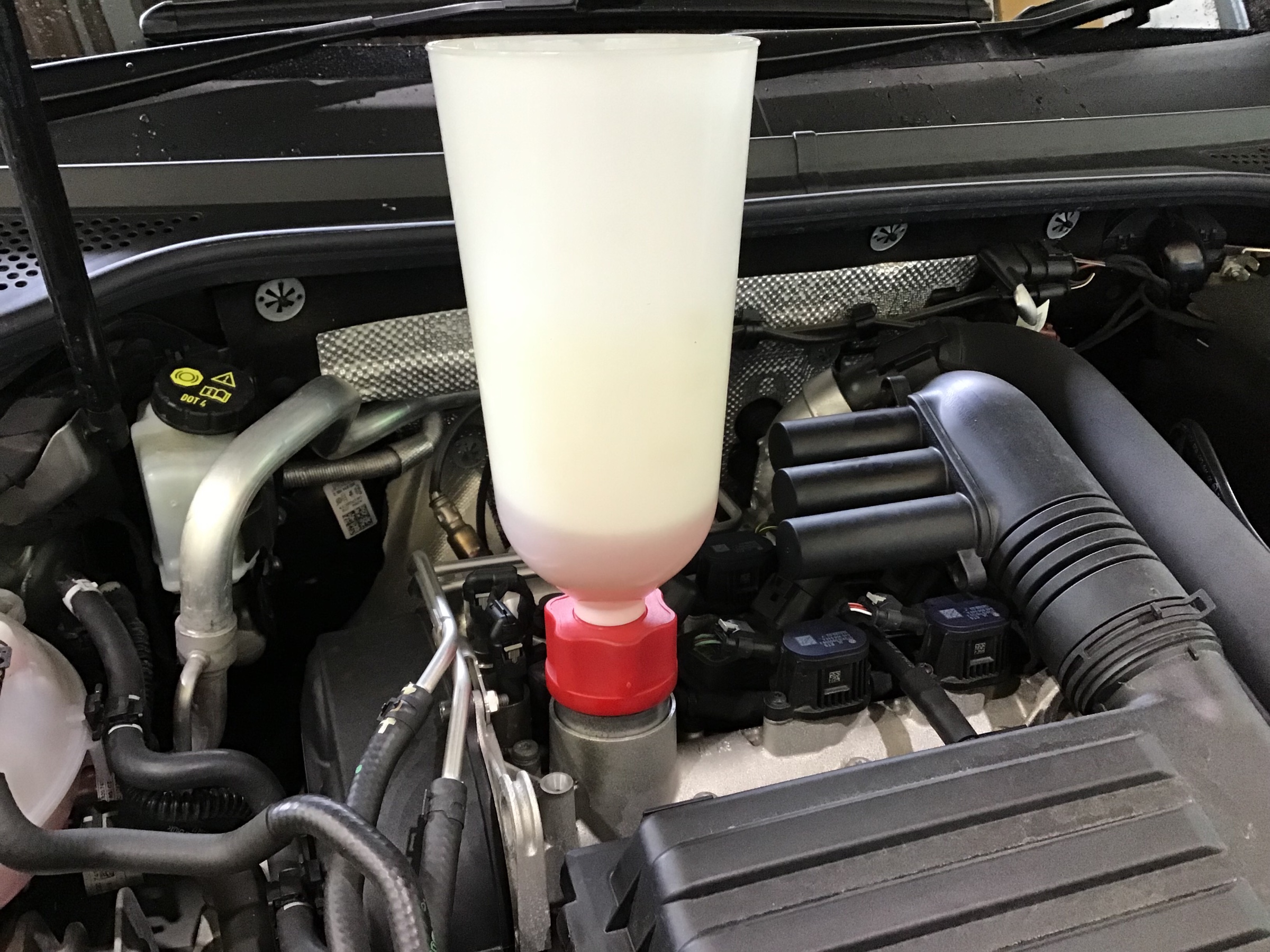 ◇VW パサート エンジンオイル+オイルフィルター交換◇ | フォルクスワーゲン パサート メンテナンス商品 オイル関連 > エンジンオイル交換 |  サービス事例 | タイヤ館 六日町 | 新潟県のタイヤ、カー用品ショップ タイヤからはじまる、トータルカーメンテナンス タイヤ館 ...