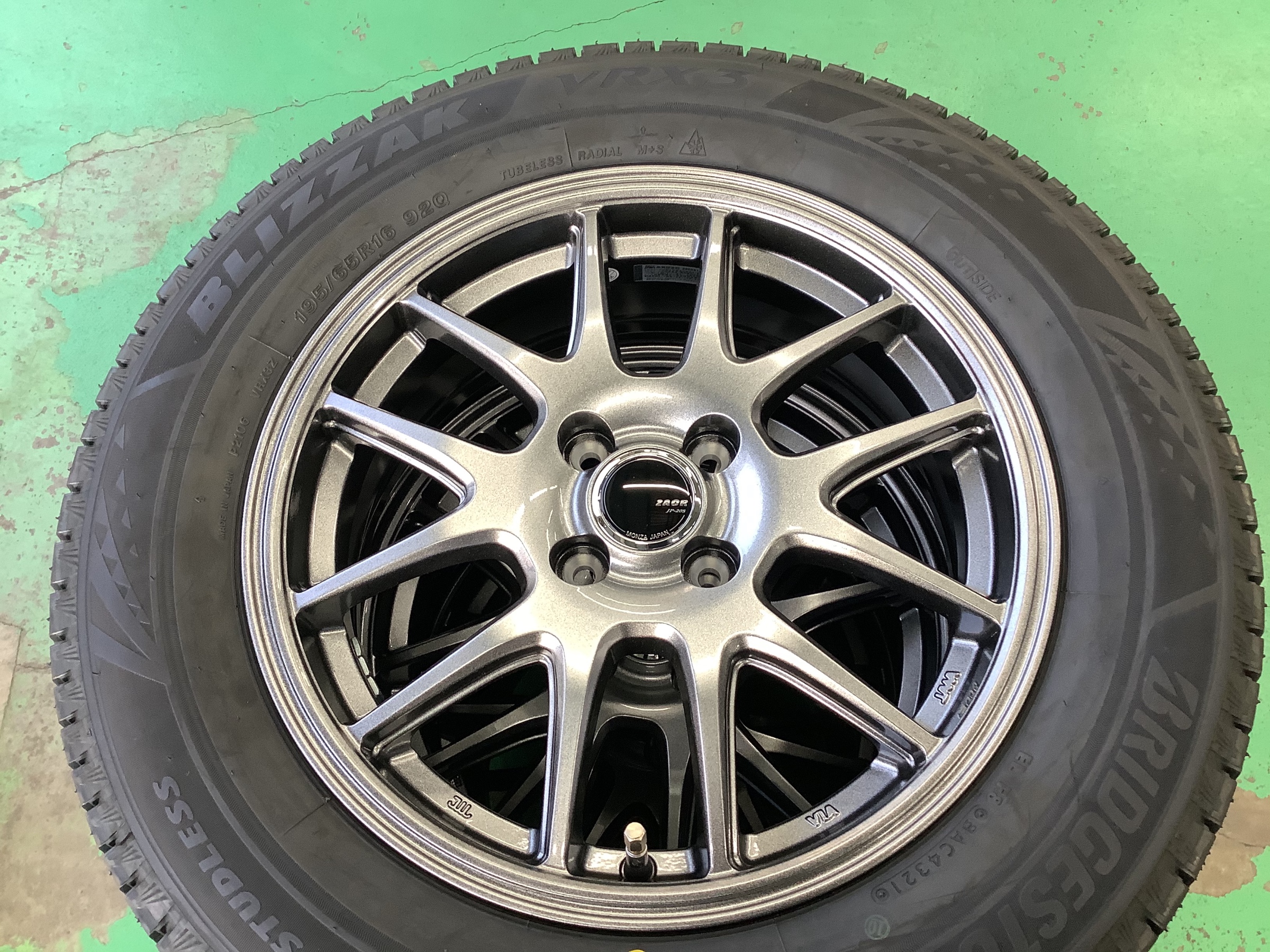 トヨタ・ライズ〜スタッドレス・ホイールセット(VRX3)〜 | 店舗