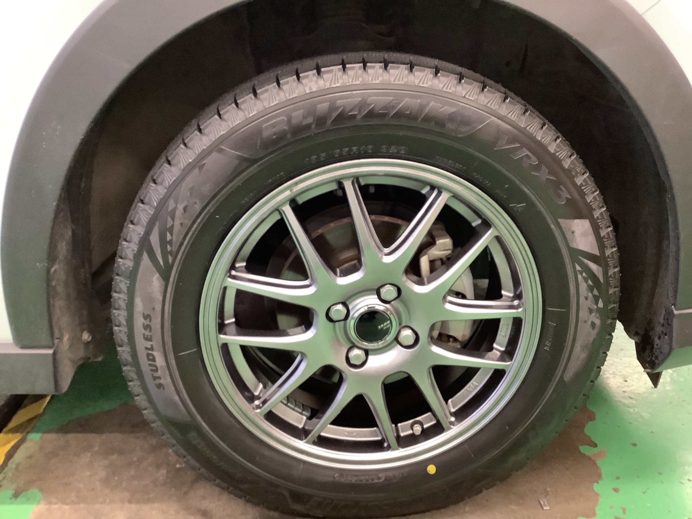 トヨタ・ライズ〜スタッドレス・ホイールセット(VRX3)〜 | 店舗