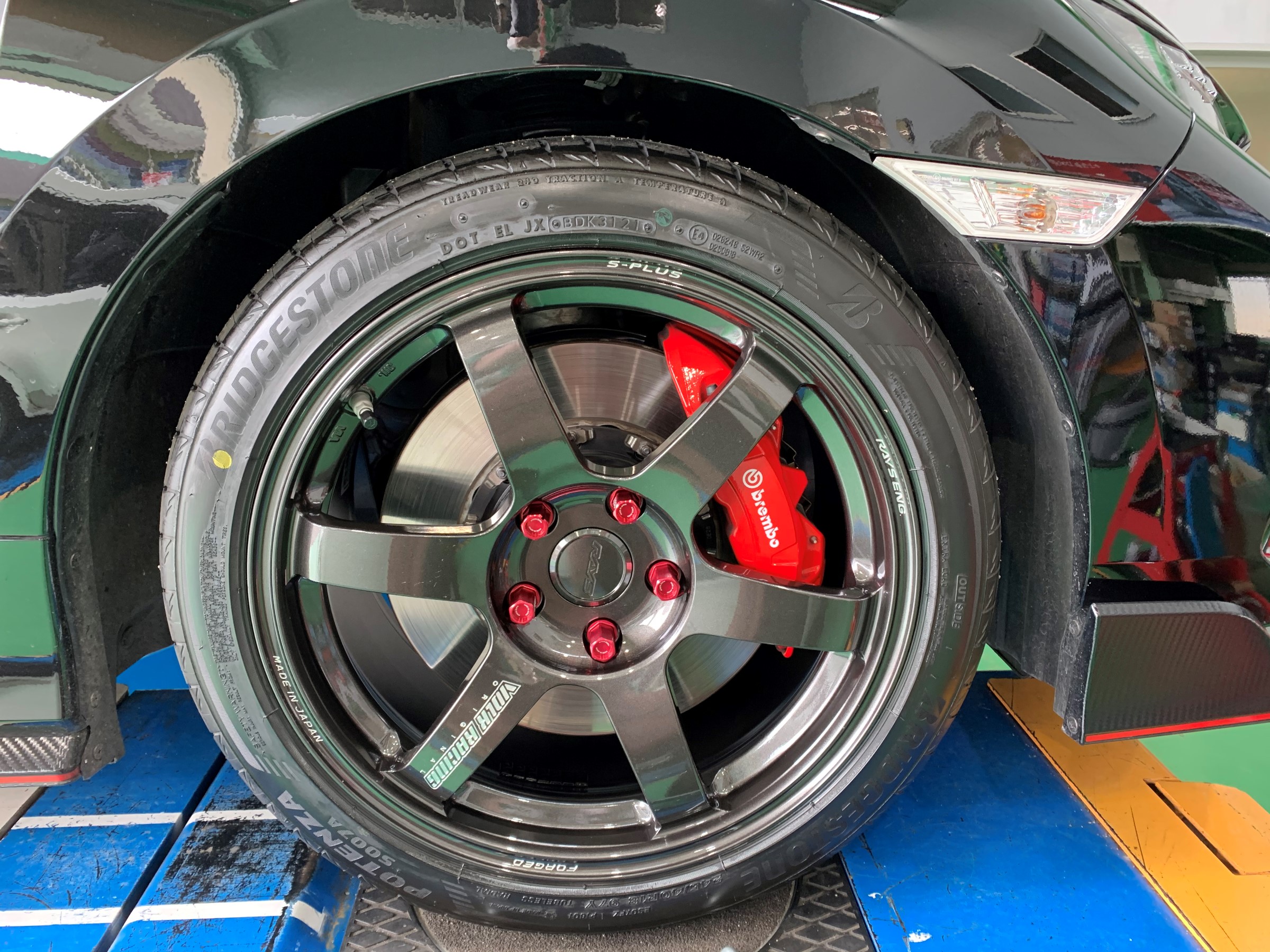 ホンダのシビックタイプRにRAYS VOLKRACING TE37 SAGA S-plusと