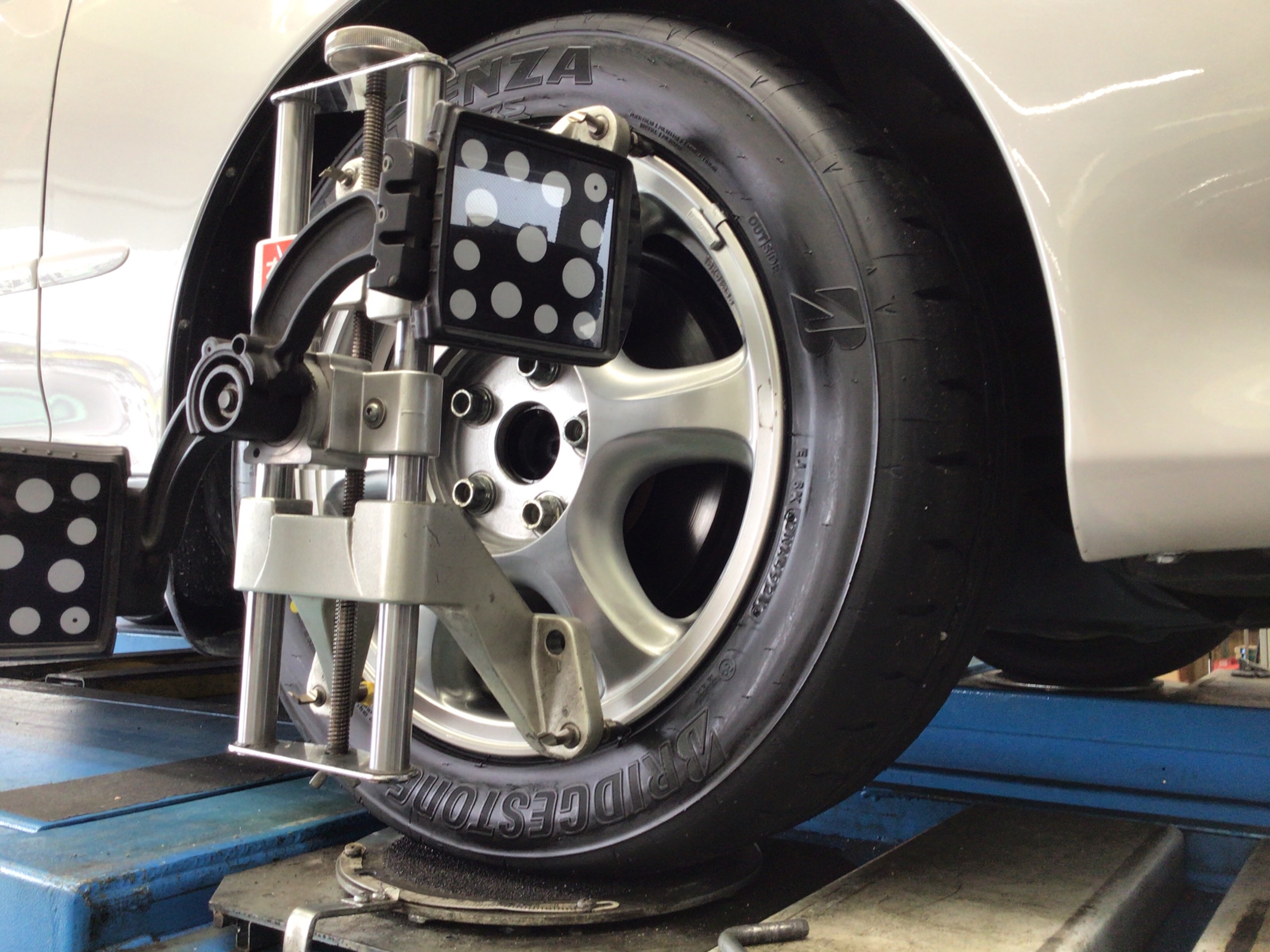 タイヤ交換作業（ブリヂストン ポテンザ REｰ71RS）＋アライメント調整