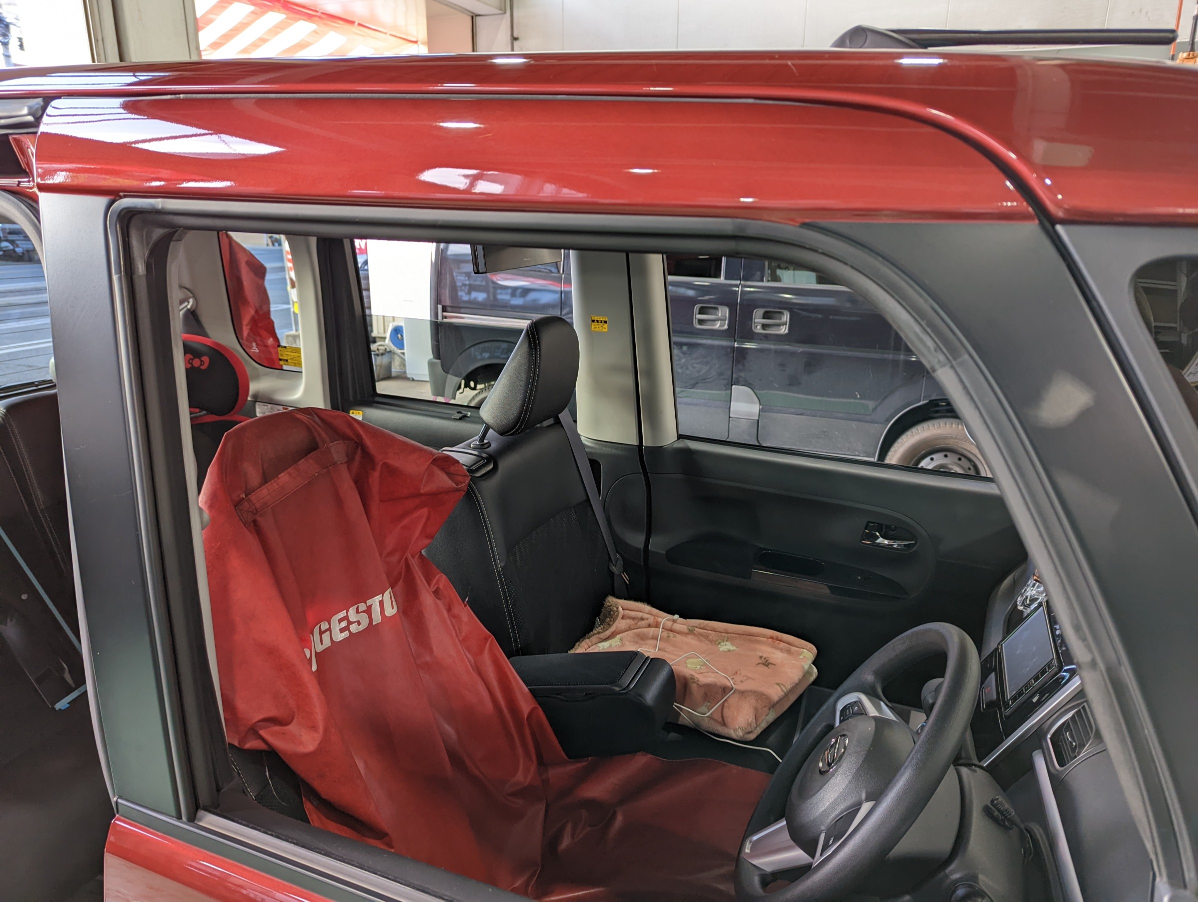 タント ドアバイザー取り付け ダイハツ タントカスタム その他 パーツ取付 各種用品取付 サービス事例 タイヤ館 長尾 タイヤからはじまる トータルカーメンテナンス タイヤ館グループ