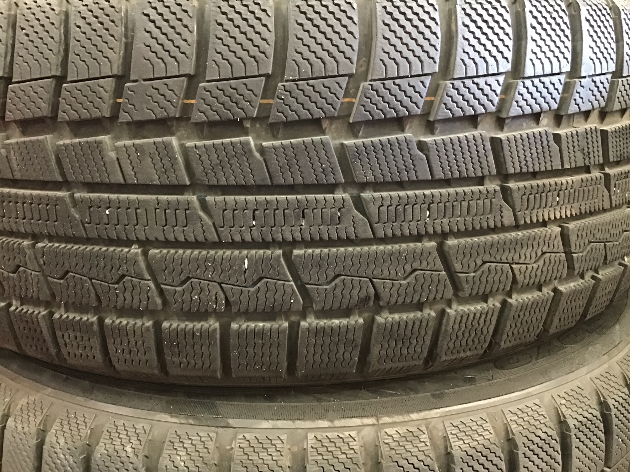スバル レガシィB4】BN9 レグノGR-XⅡ 225/50R18タイヤ交換 | サービス