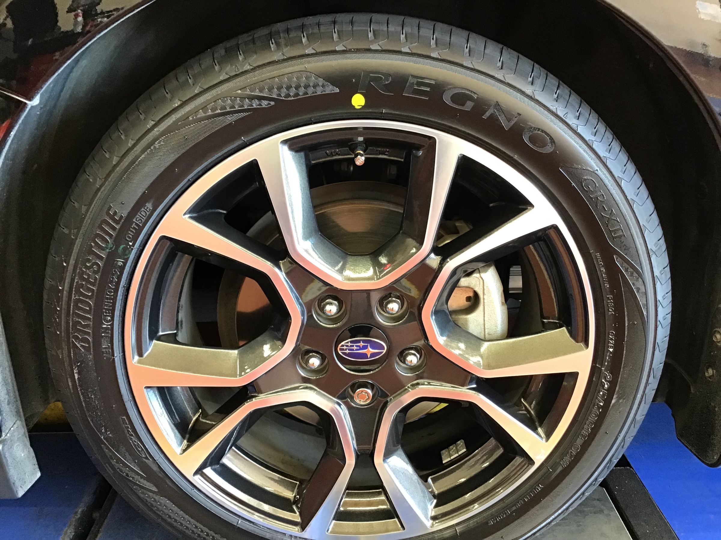 スバル レガシィB4】BN9 レグノGR-XⅡ 225/50R18タイヤ交換 | サービス