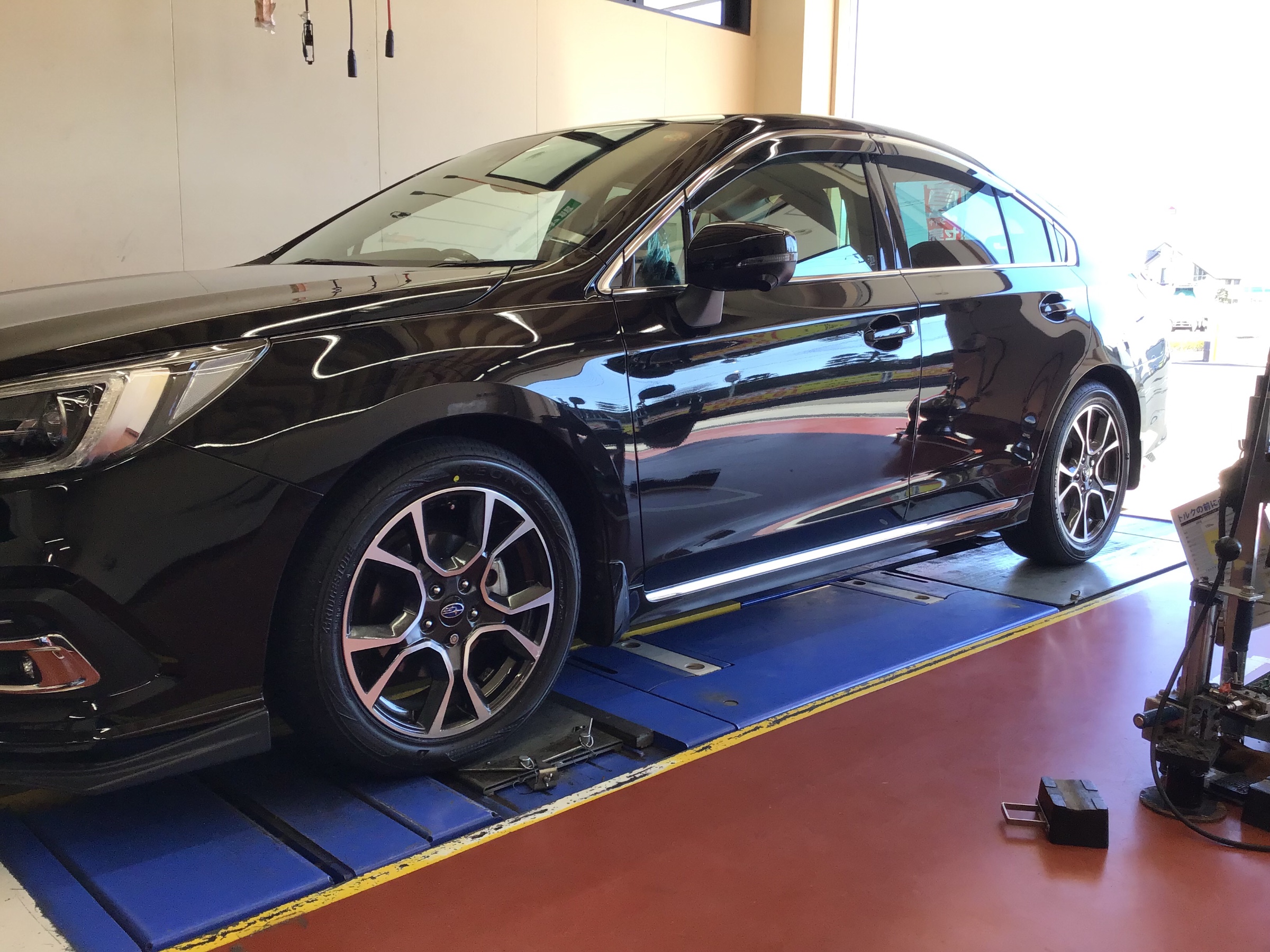 スバル レガシィB4】BN9 レグノGR-XⅡ 225/50R18タイヤ交換 | サービス