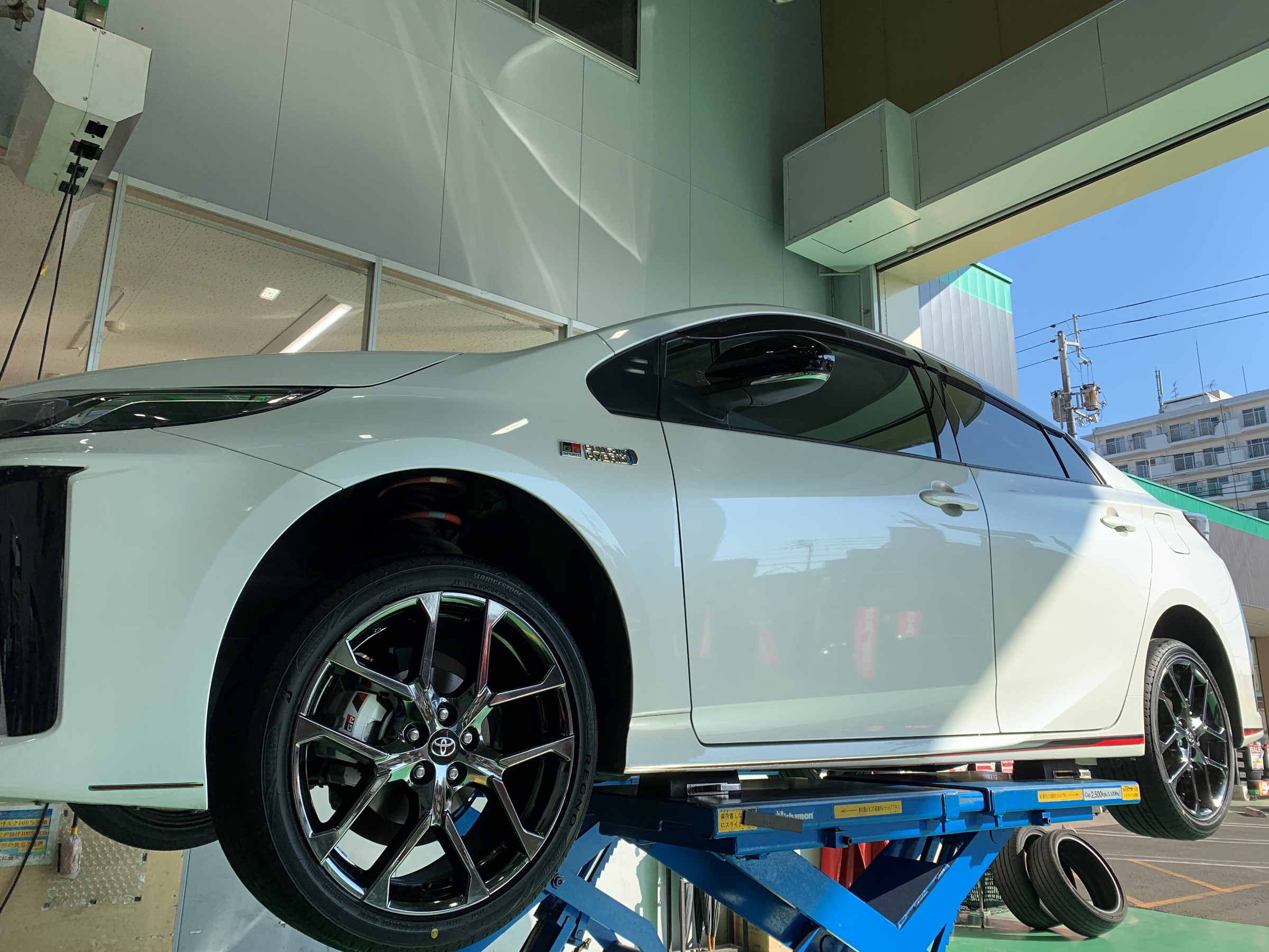 トヨタのプリウスPHV GRにレグノGR-XⅡでタイヤ交換です☆ | トヨタ