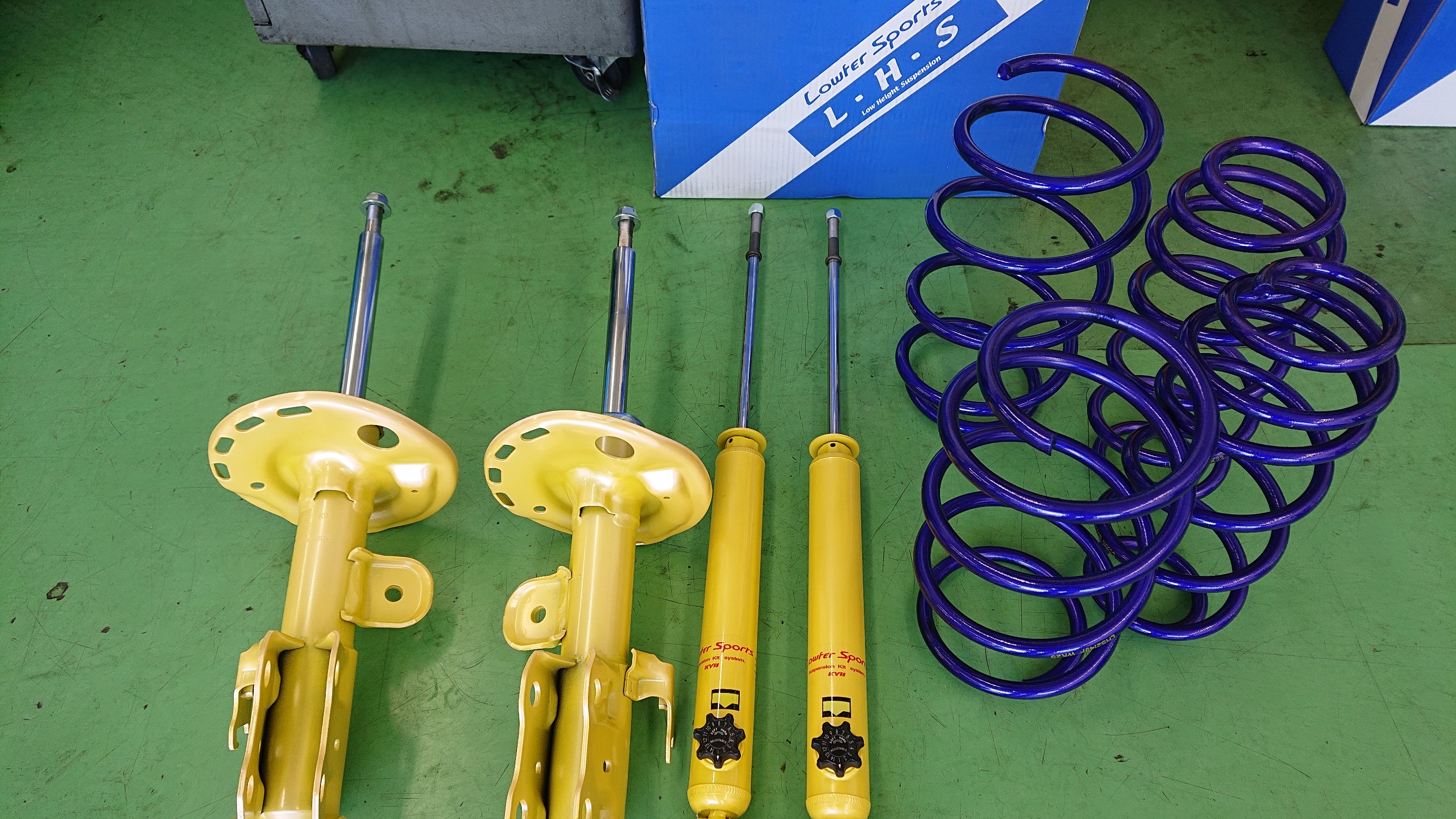 30プリウス足回り(バラ売り可能) トヨタ・プリウス・ZVW30】足回り交換です！ | 店舗おススメ情報