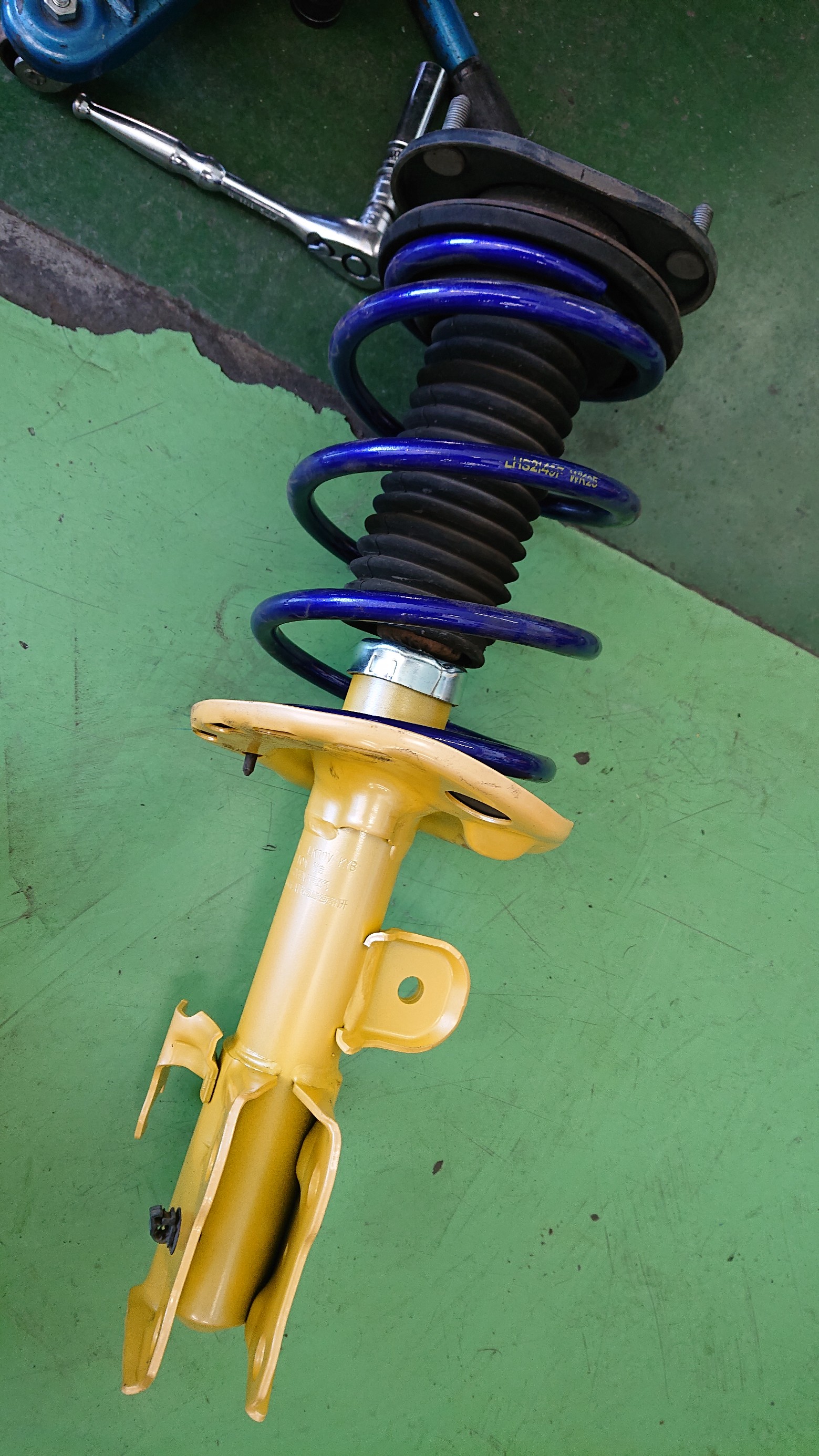 30プリウス足回り(バラ売り可能) トヨタ・プリウス・ZVW30】足回り交換です！ | 店舗おススメ情報