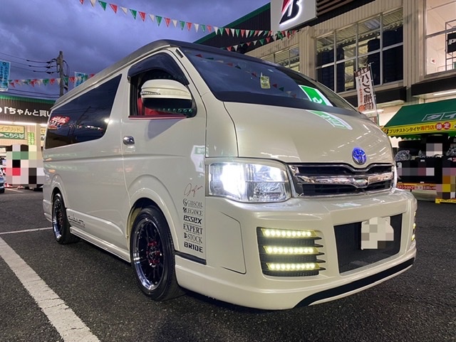 トヨタ 200系 ハイエースワゴン】ホイール交換のご紹介です | トヨタ