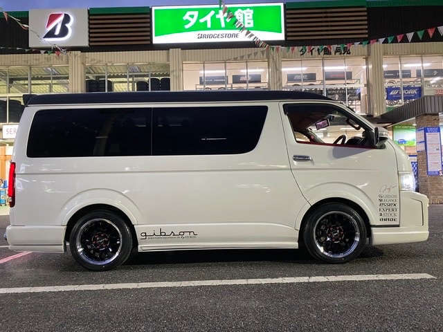 トヨタ 200系 ハイエースワゴン】ホイール交換のご紹介です トヨタ 200系 ハイエースワゴン】ホイール交換のご紹介です