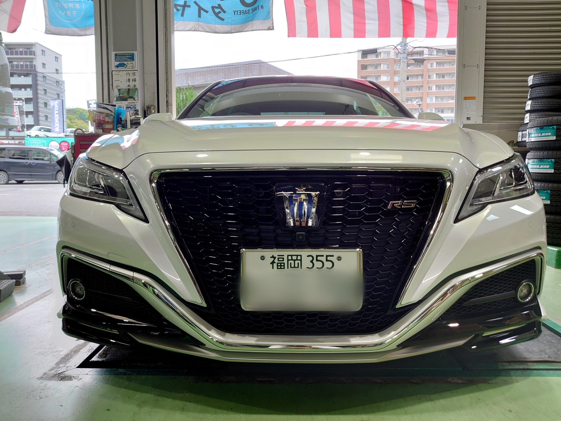 クラウン Rsの 王冠マークに Stek プロテクションフィルム施工しました トヨタ クラウン その他 外装 内装取付 エアロ取付 技術サービス施工事例 タイヤ館 福岡東 タイヤからはじまる トータルカーメンテナンス タイヤ館グループ