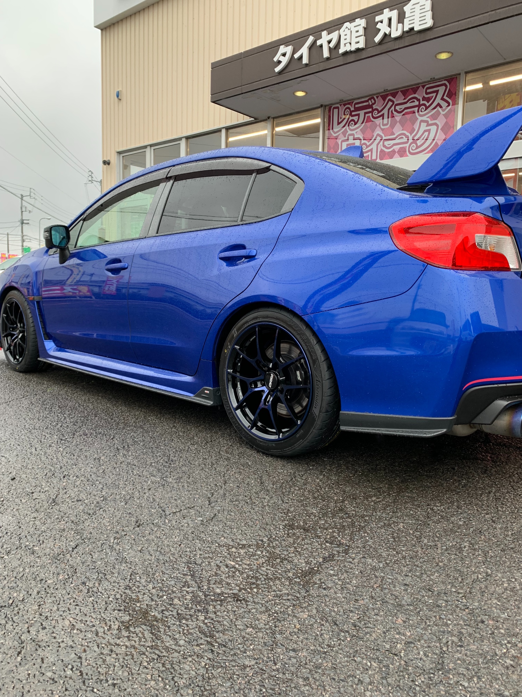 WRX STI ☆タイヤホイール交換! | 店舗おススメ情報 | タイヤ館 WRX STI ☆タイヤホイール交換! | 店舗おススメ情報 | タイヤ館