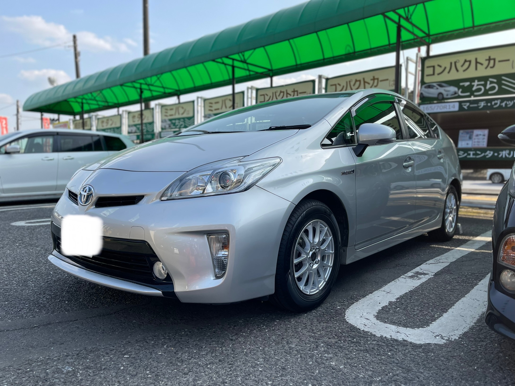 トヨタ ZVW30 プリウス】タイヤホイール取付の紹介 | 店舗お