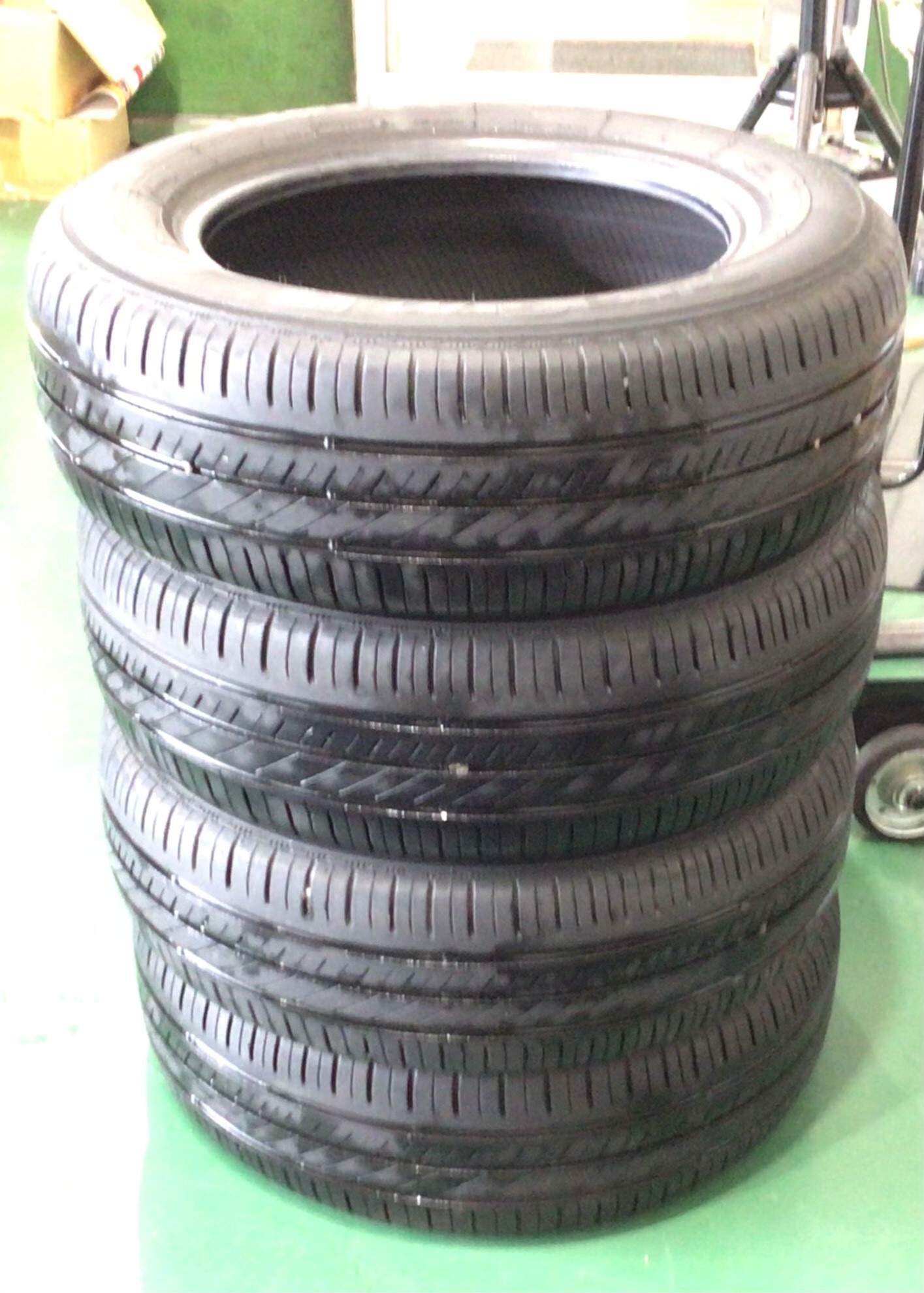 ダイヤ80さん専用 ミニバンにはやっぱり専用タイヤ！☆VOXY（80系）タイヤ交換