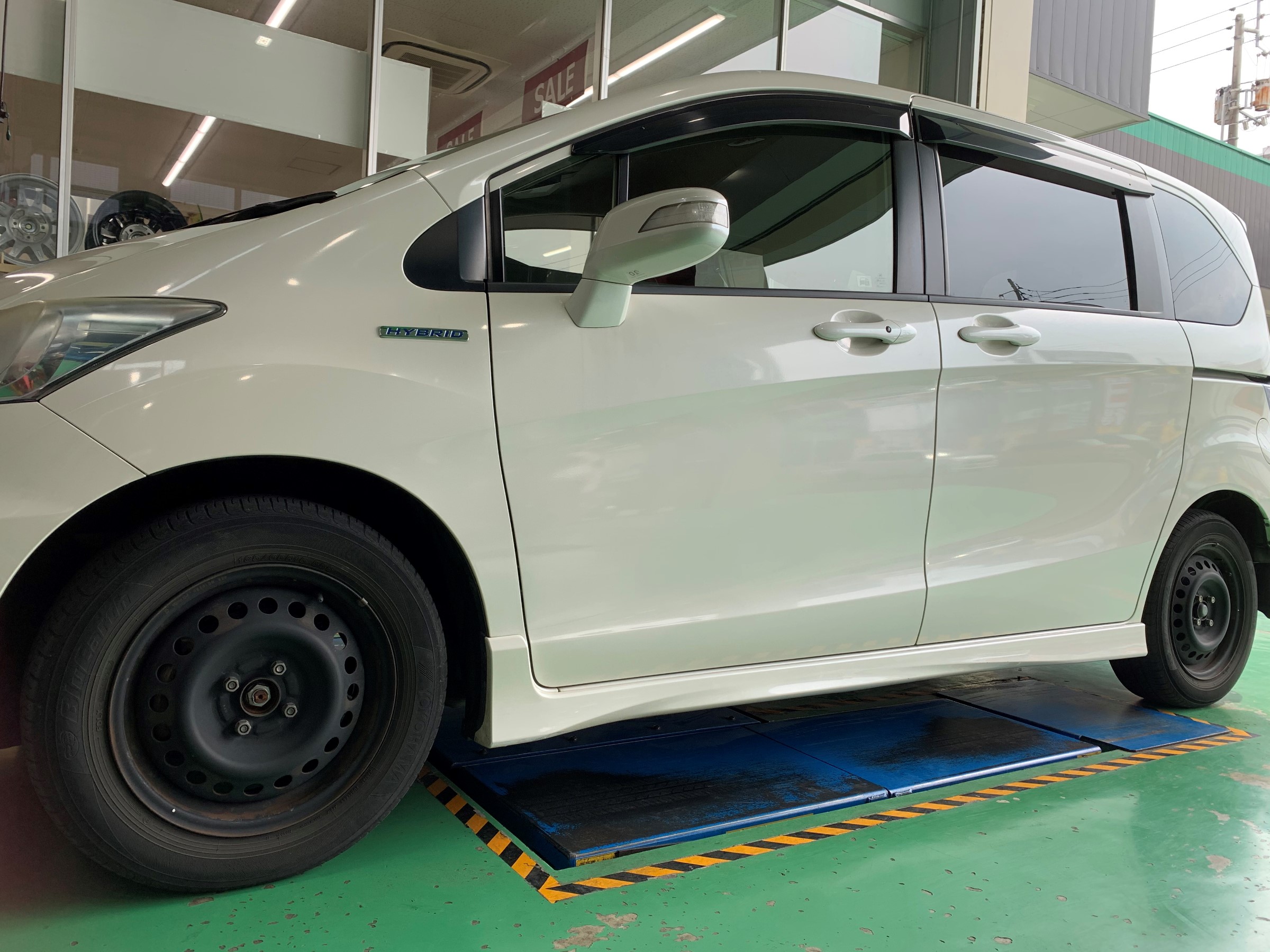 テスラ モデル3 18インチ 堪能 エアロホイールキャップ 4枚セット