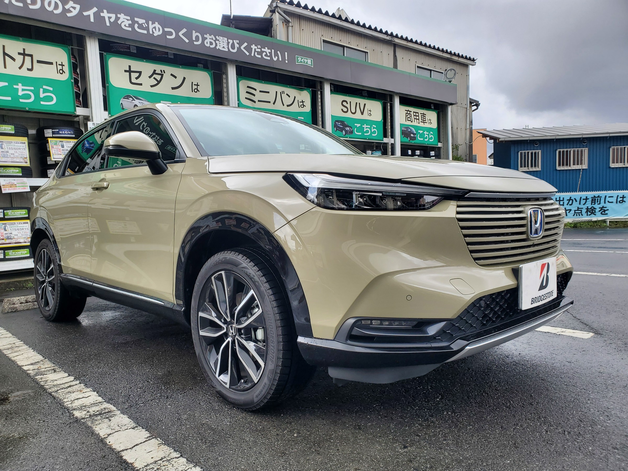 新型ヴェゼル RAYS VERSUS VT125S 装着 | 店舗おススメ情報 | タイヤ館