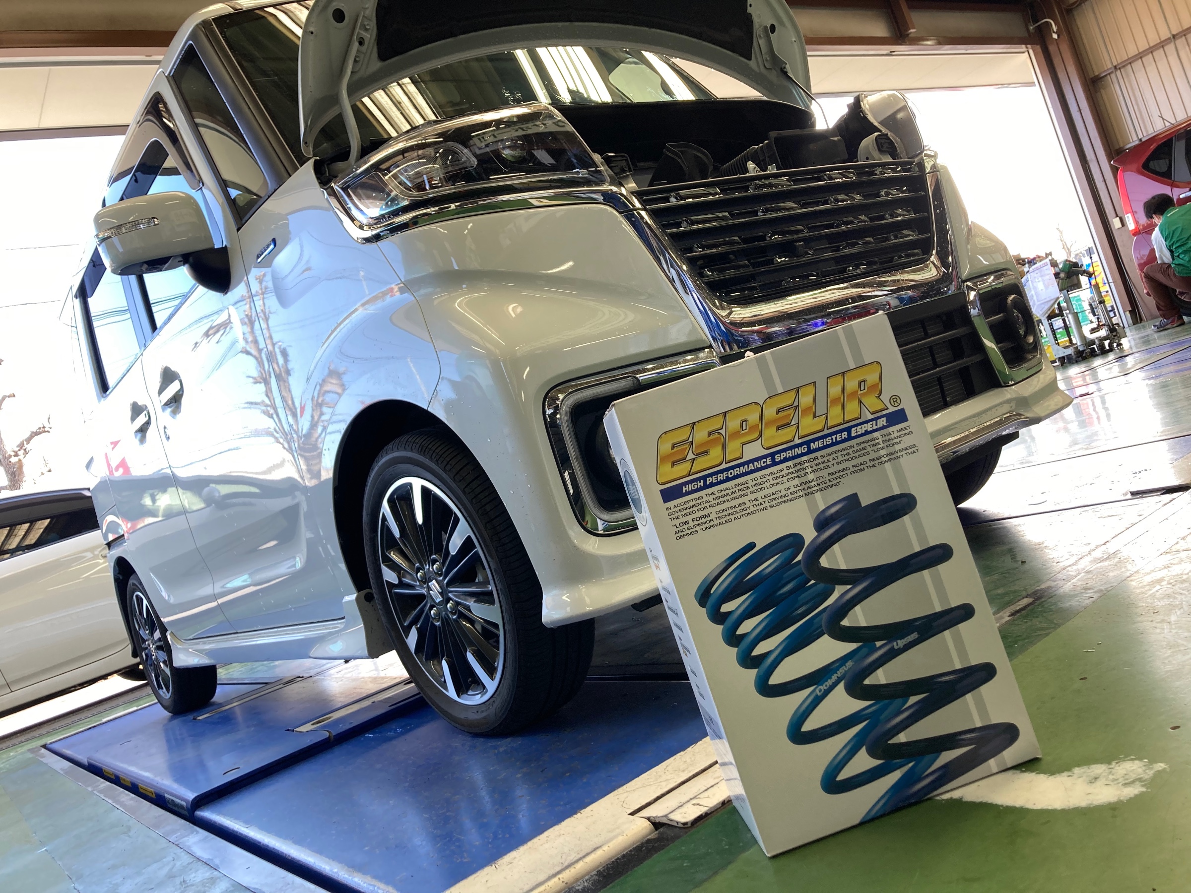 スズキ・スペーシアカスタム・MK53S】腰高スタイルを低くカッコよく